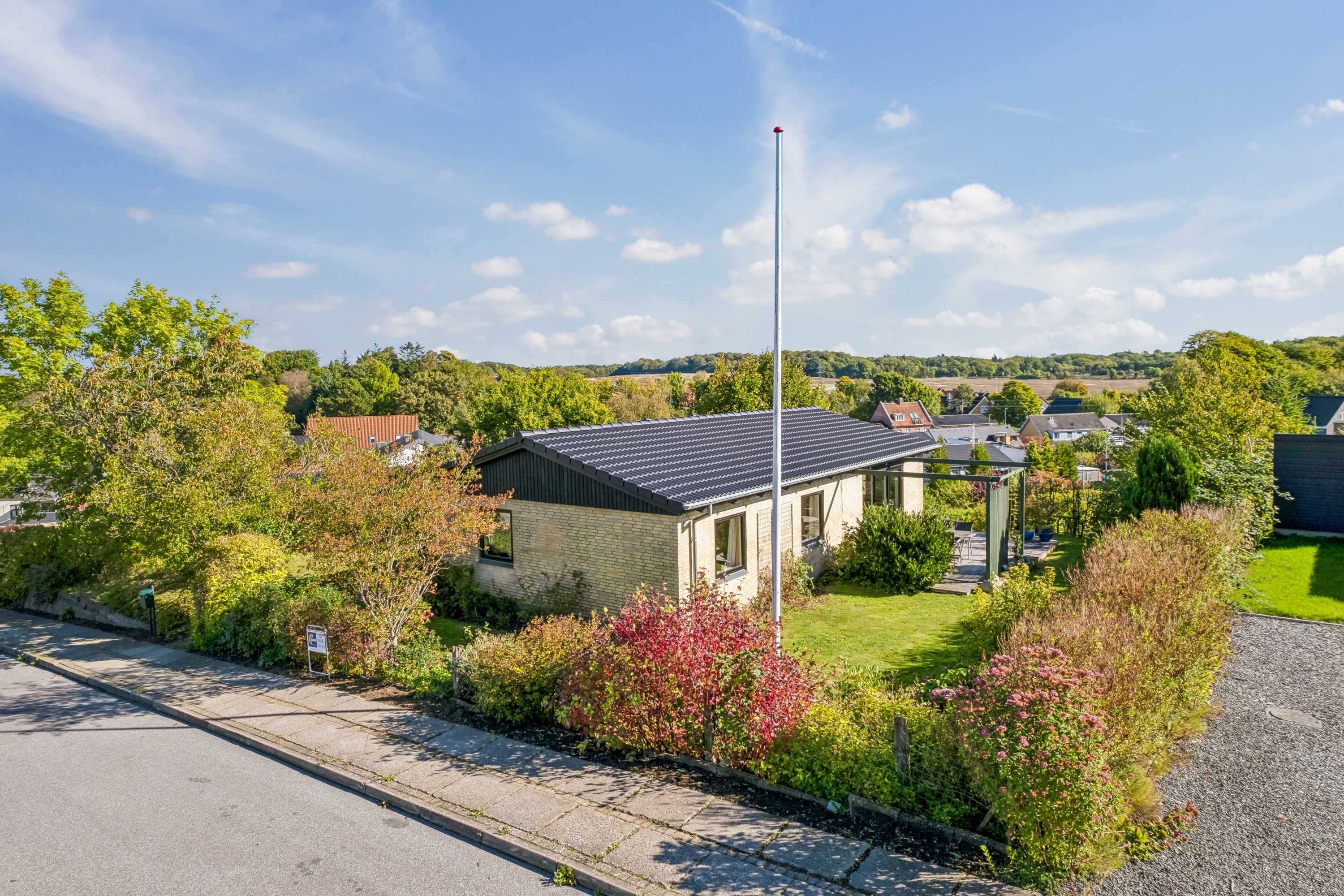 Villa: Ejendommen på Møllevej 3, 8732 Hovedgård