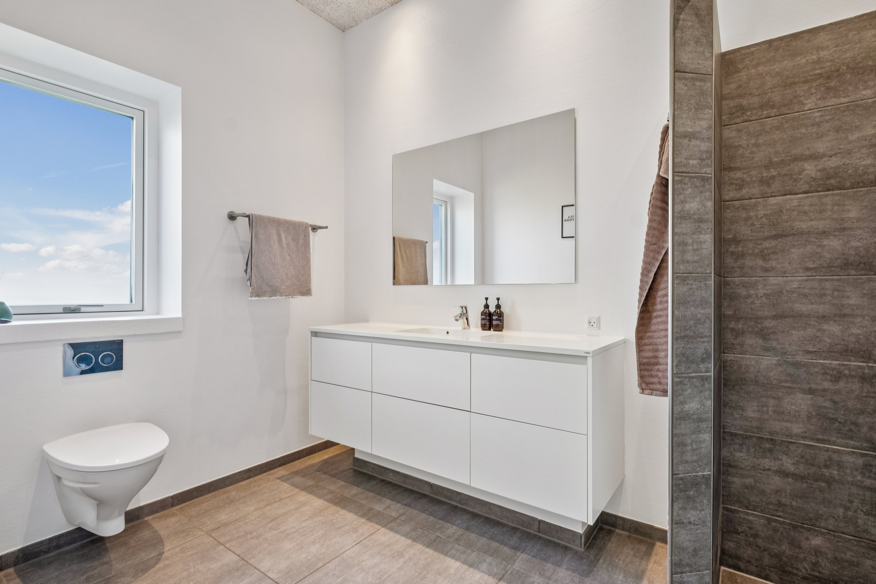 Fremhævet badeværelse billede i fuldskærmstilstand. Billede af Hegnet 20, Lund, 8700 Horsens