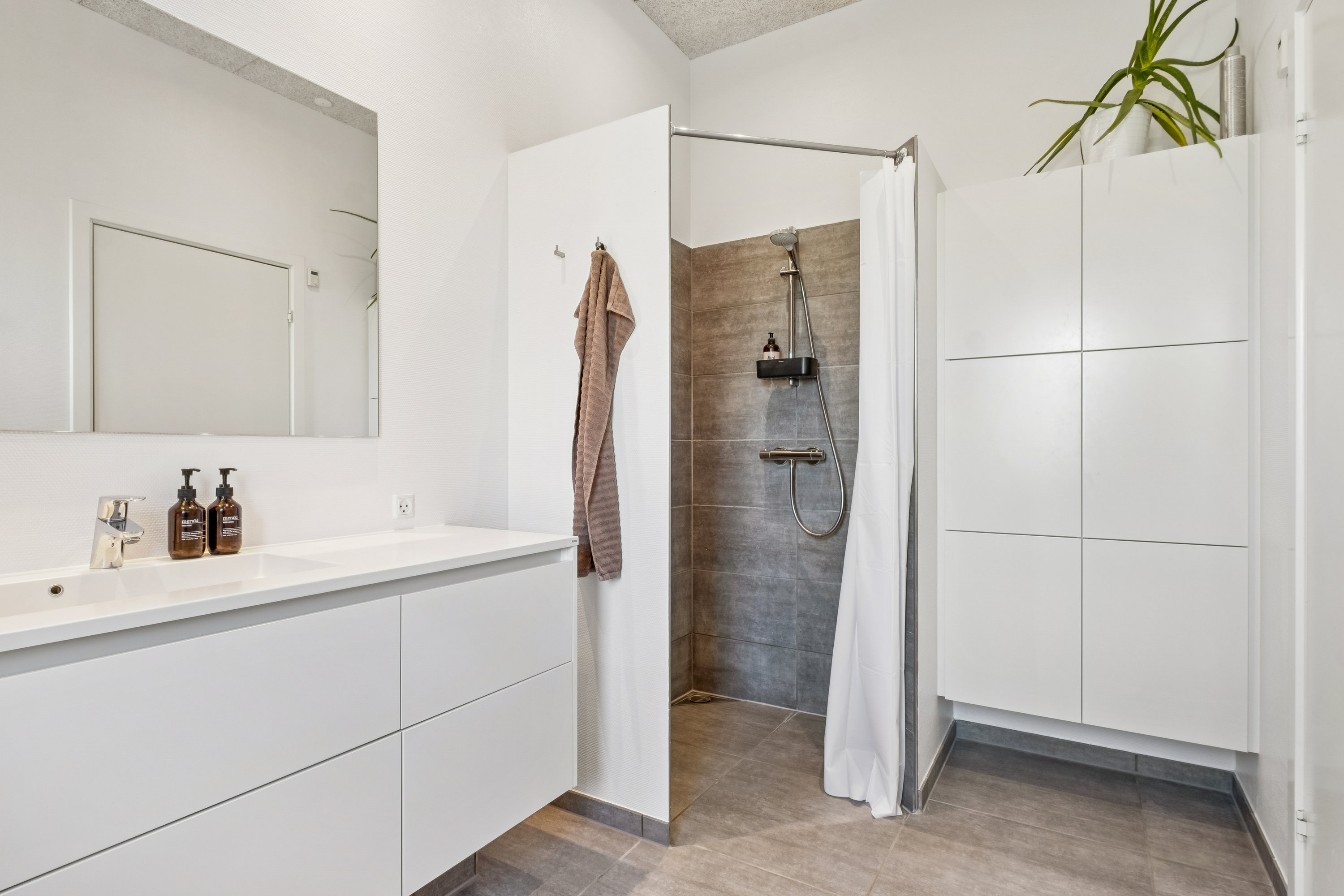 Fremhævet badeværelse billede i fuldskærmstilstand. Billede af Hegnet 20, Lund, 8700 Horsens