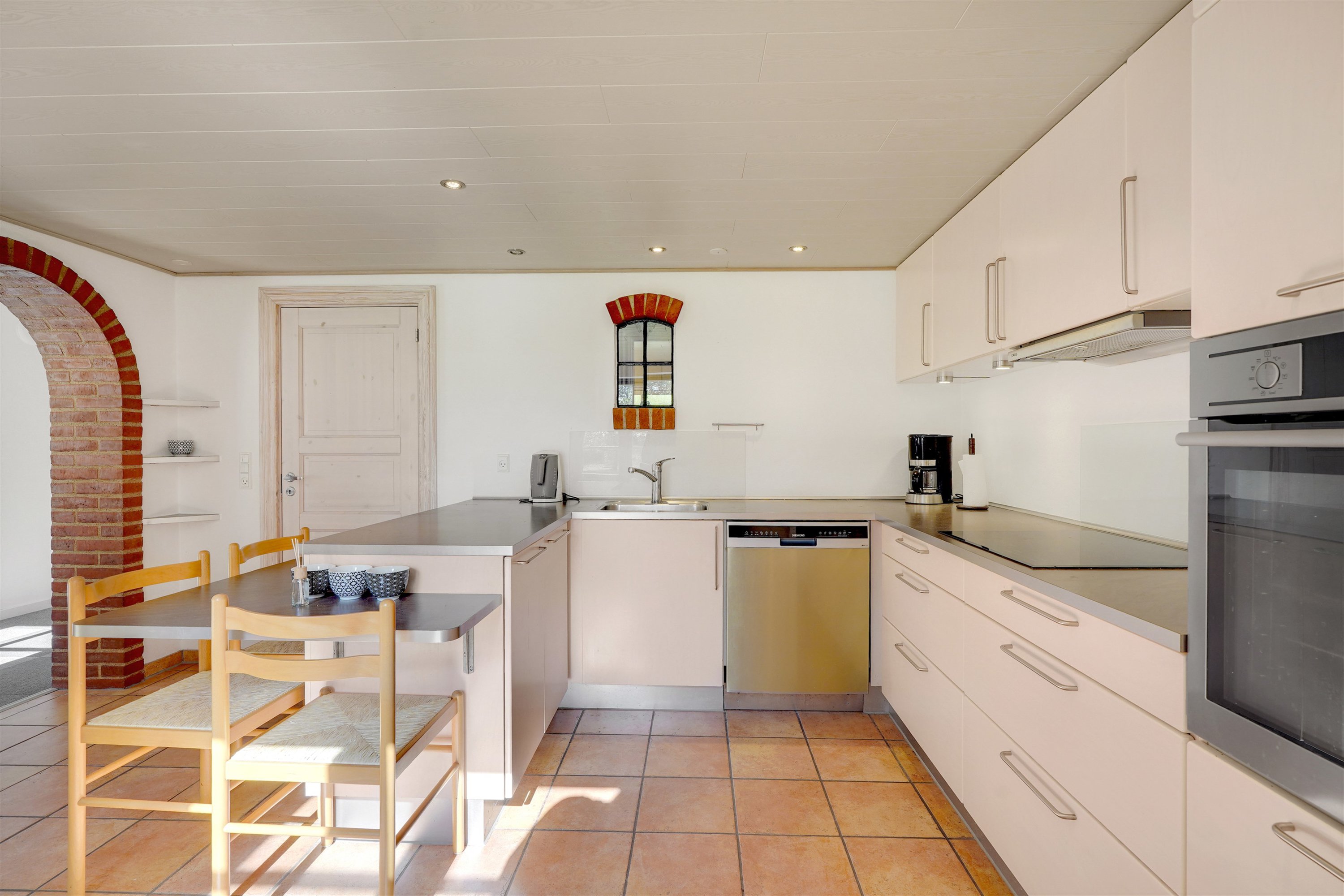 Fremhævet køkken billede i fuldskærmstilstand. Billede af Søndre Kirkevej 6, 7190 Billund