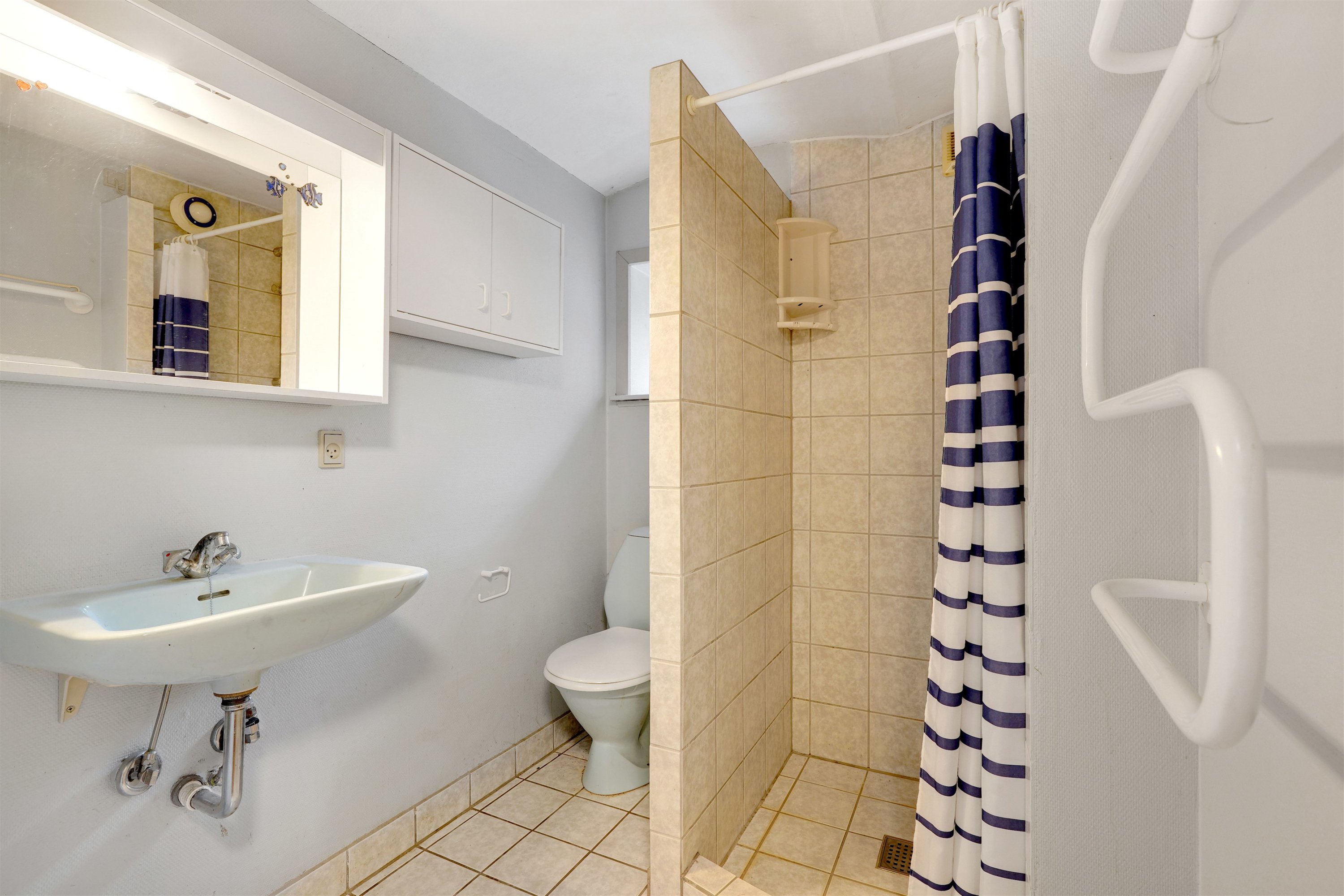 Fremhævet badeværelse billede i fuldskærmstilstand. Billede af Søndre Kirkevej 6, 7190 Billund