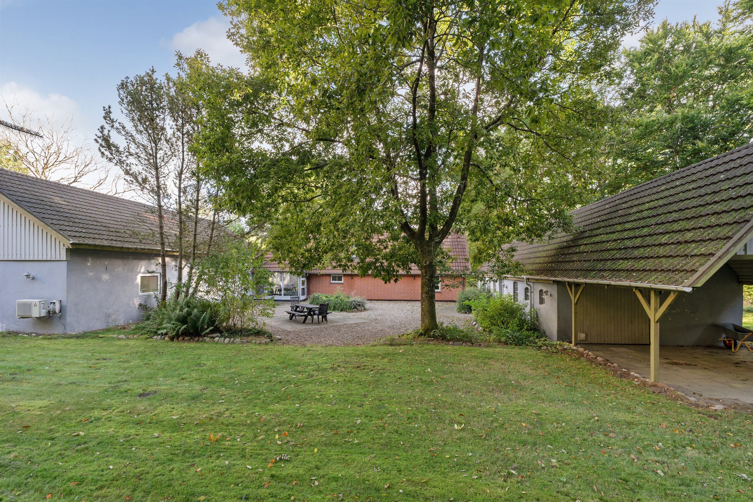 Miniaturebillede 2: ejendommen. Billede af Søndre Kirkevej 6, 7190 Billund