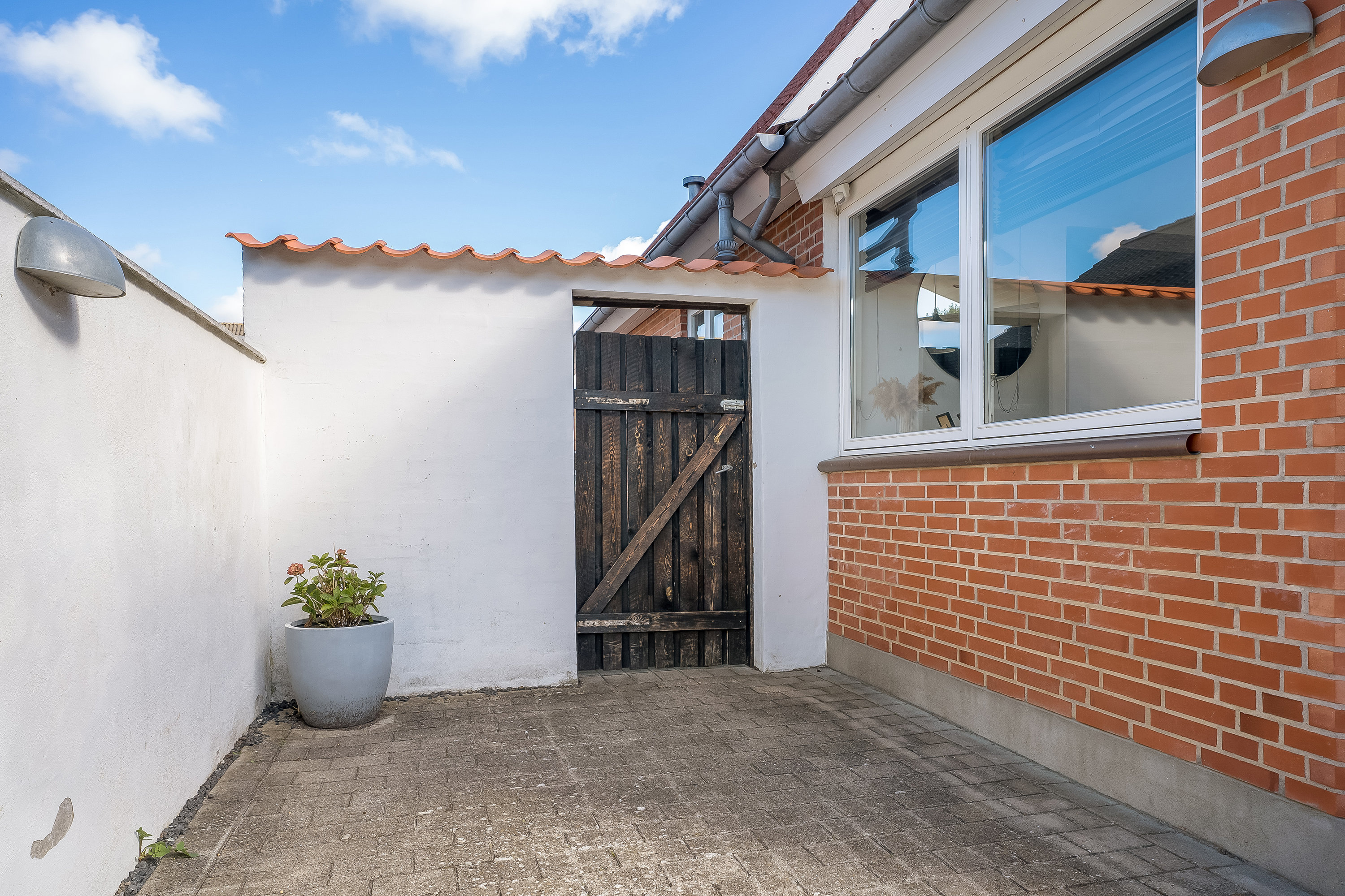 Fremhævet facade billede i fuldskærmstilstand. Billede af Lavendelvej 23, 4900 Nakskov