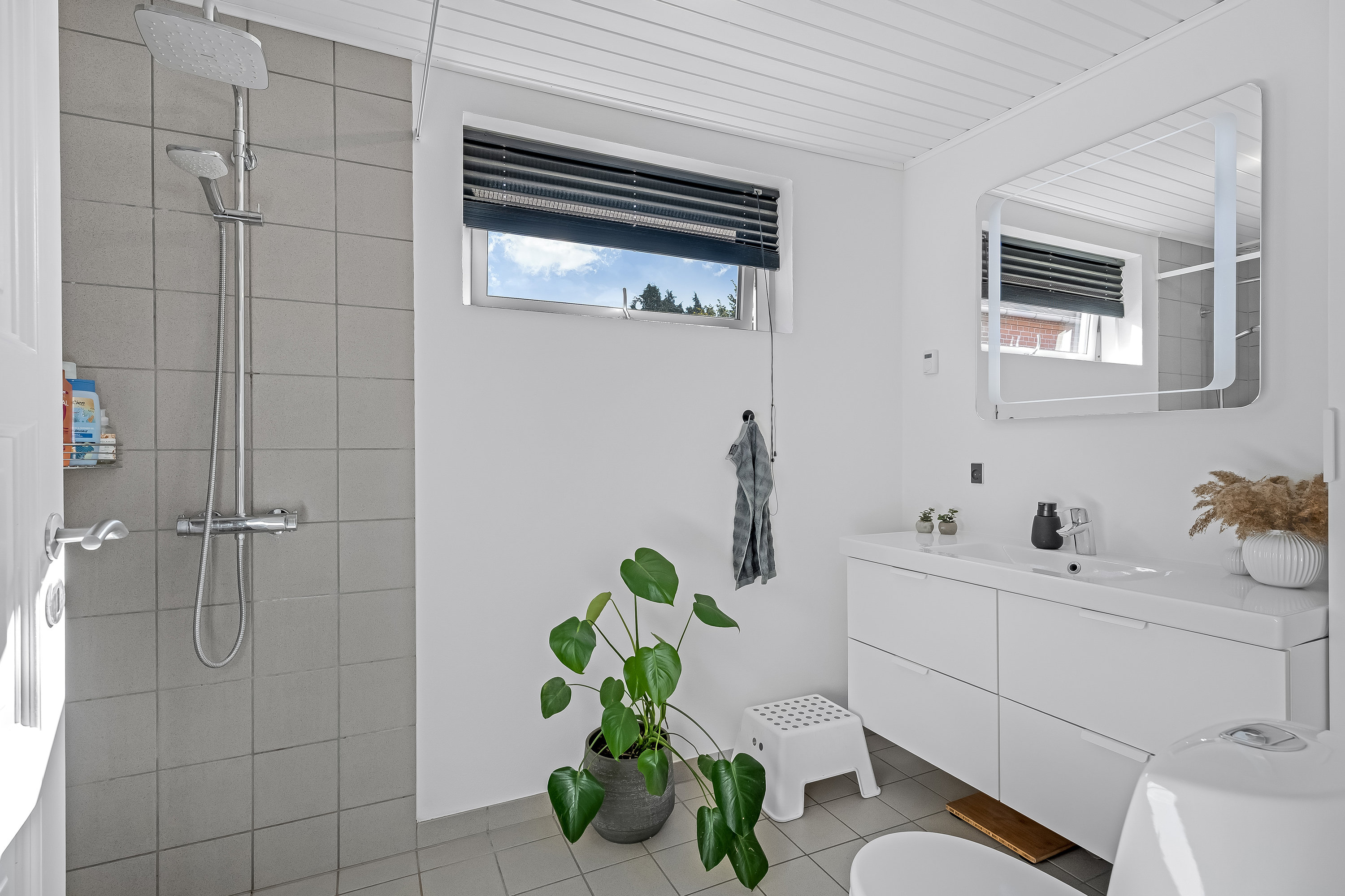 Fremhævet badeværelse billede i fuldskærmstilstand. Billede af Lavendelvej 23, 4900 Nakskov