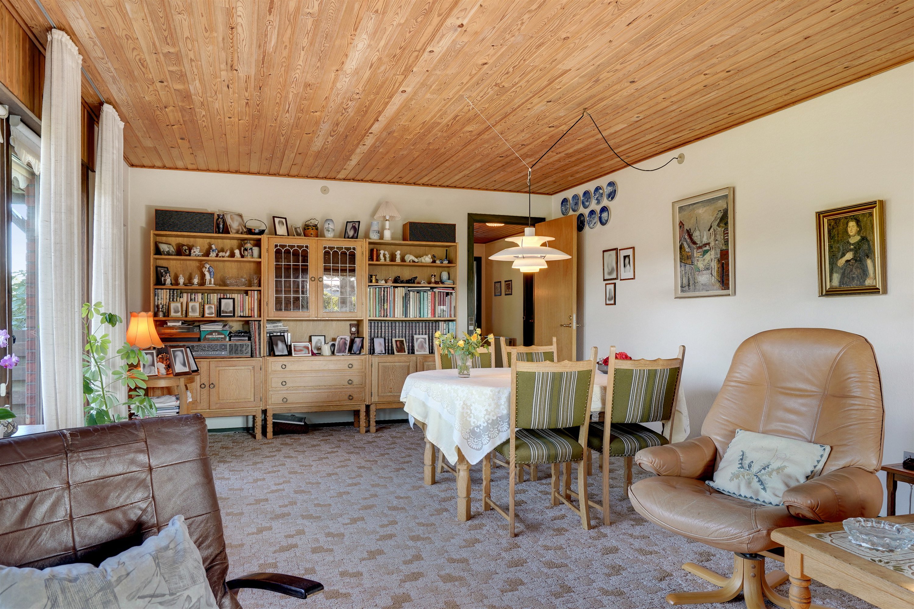 Fremhævet stue billede i fuldskærmstilstand. Billede af Lindelunden 19, 6705 Esbjerg Ø