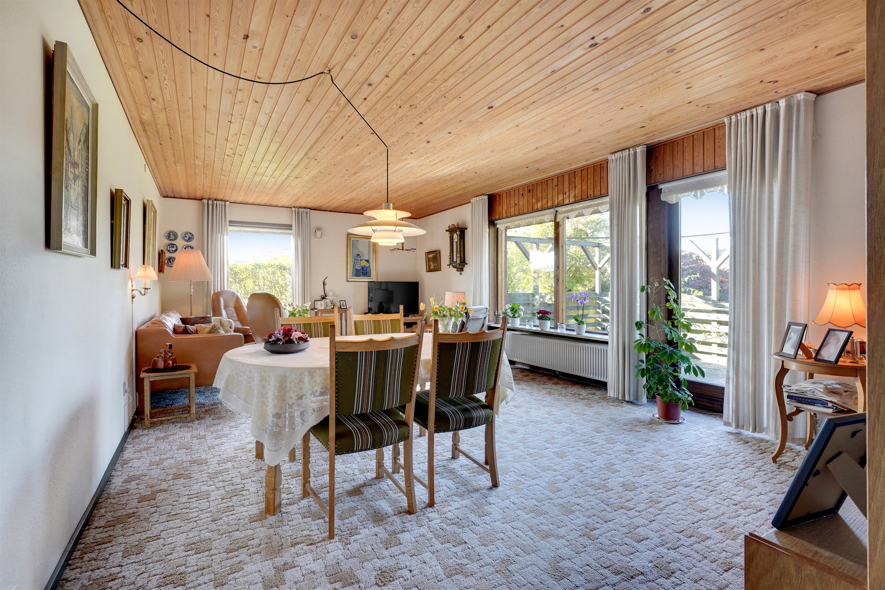 Fremhævet stue billede i fuldskærmstilstand. Billede af Lindelunden 19, 6705 Esbjerg Ø