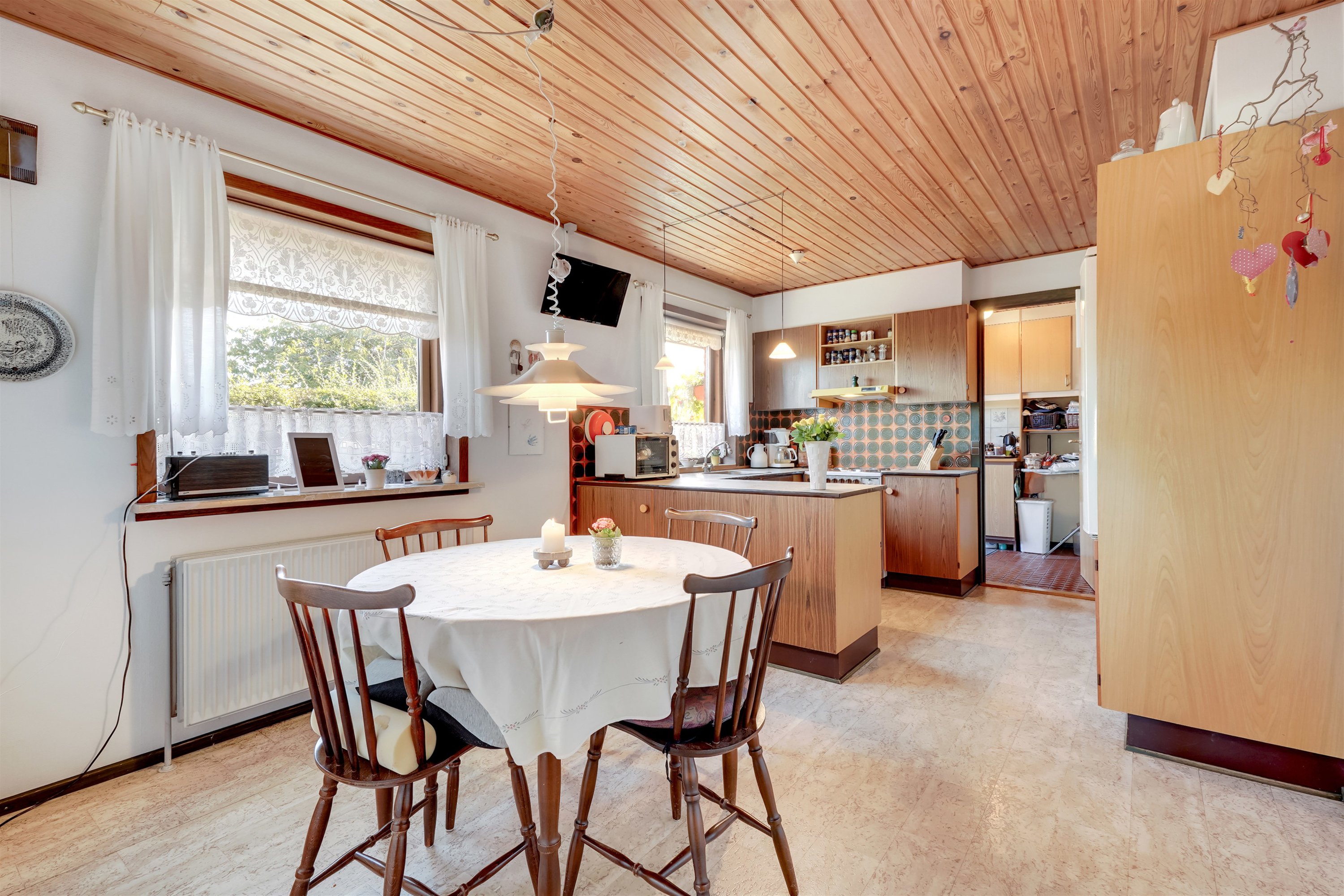 Fremhævet køkken alrum billede i fuldskærmstilstand. Billede af Lindelunden 19, 6705 Esbjerg Ø