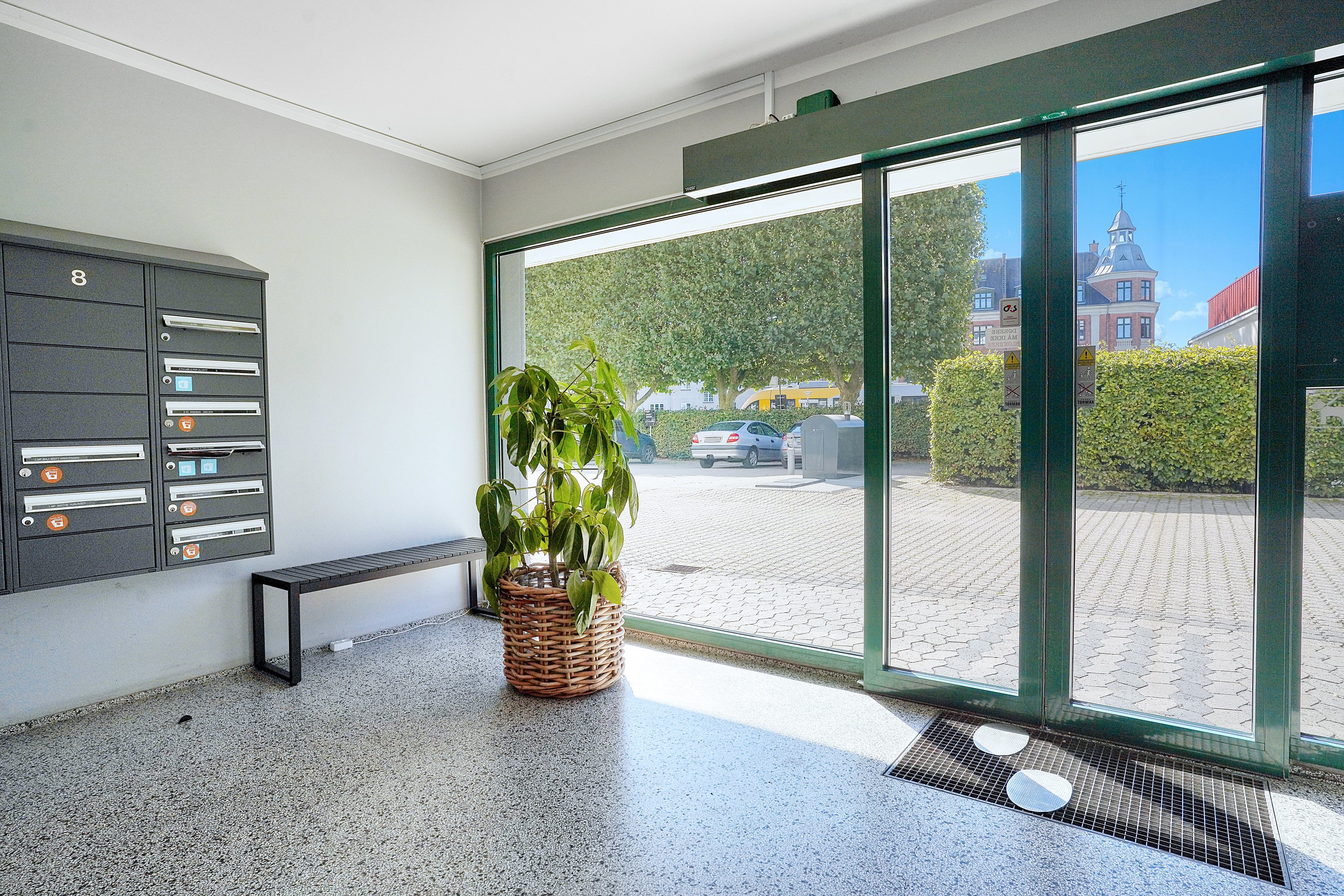 Fremhævet entré billede i fuldskærmstilstand. Billede af Nordlysvænget 8, 4. th., 3000 Helsingør