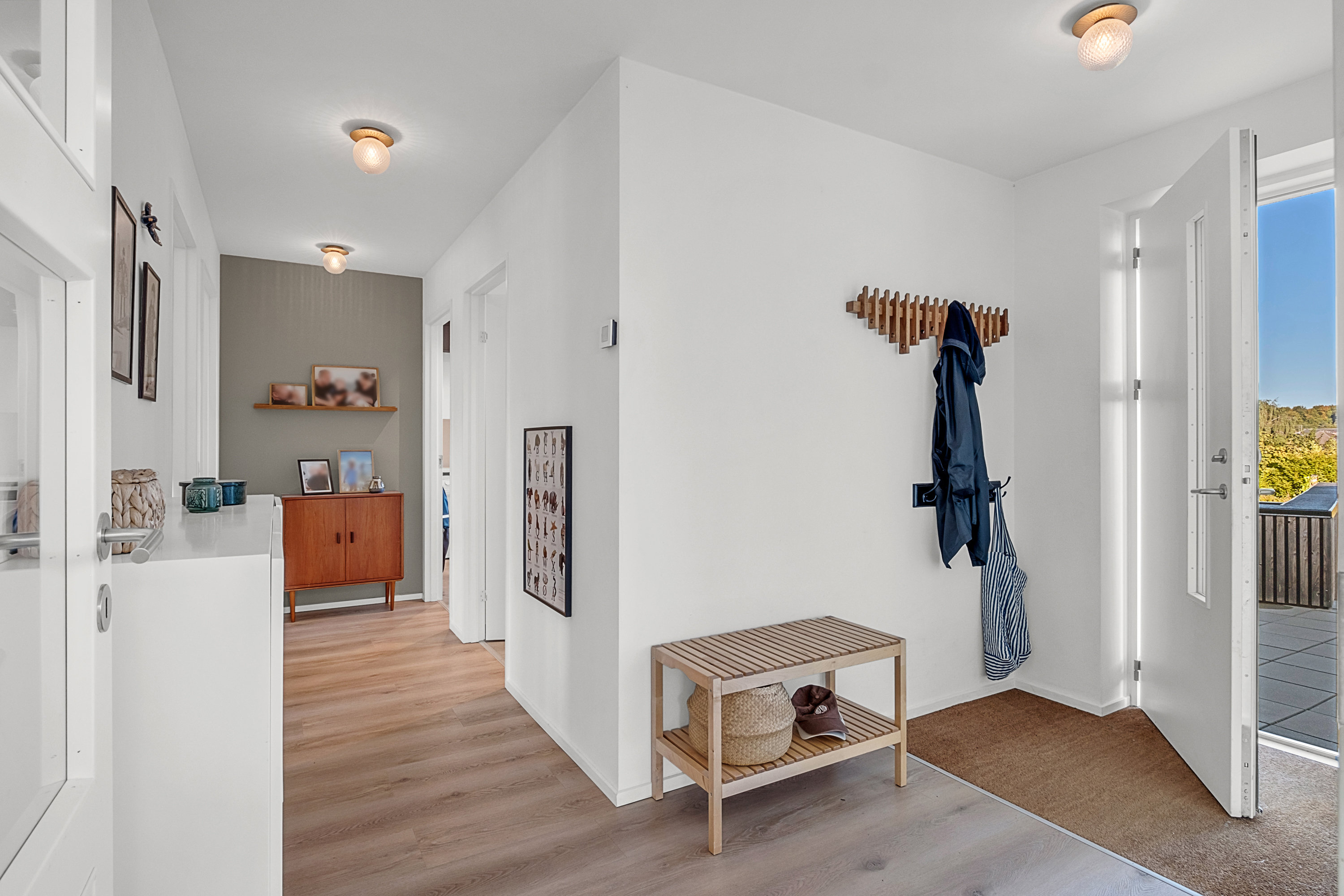 Fremhævet entré billede i fuldskærmstilstand. Billede af Birkebakken 22, 8520 Lystrup