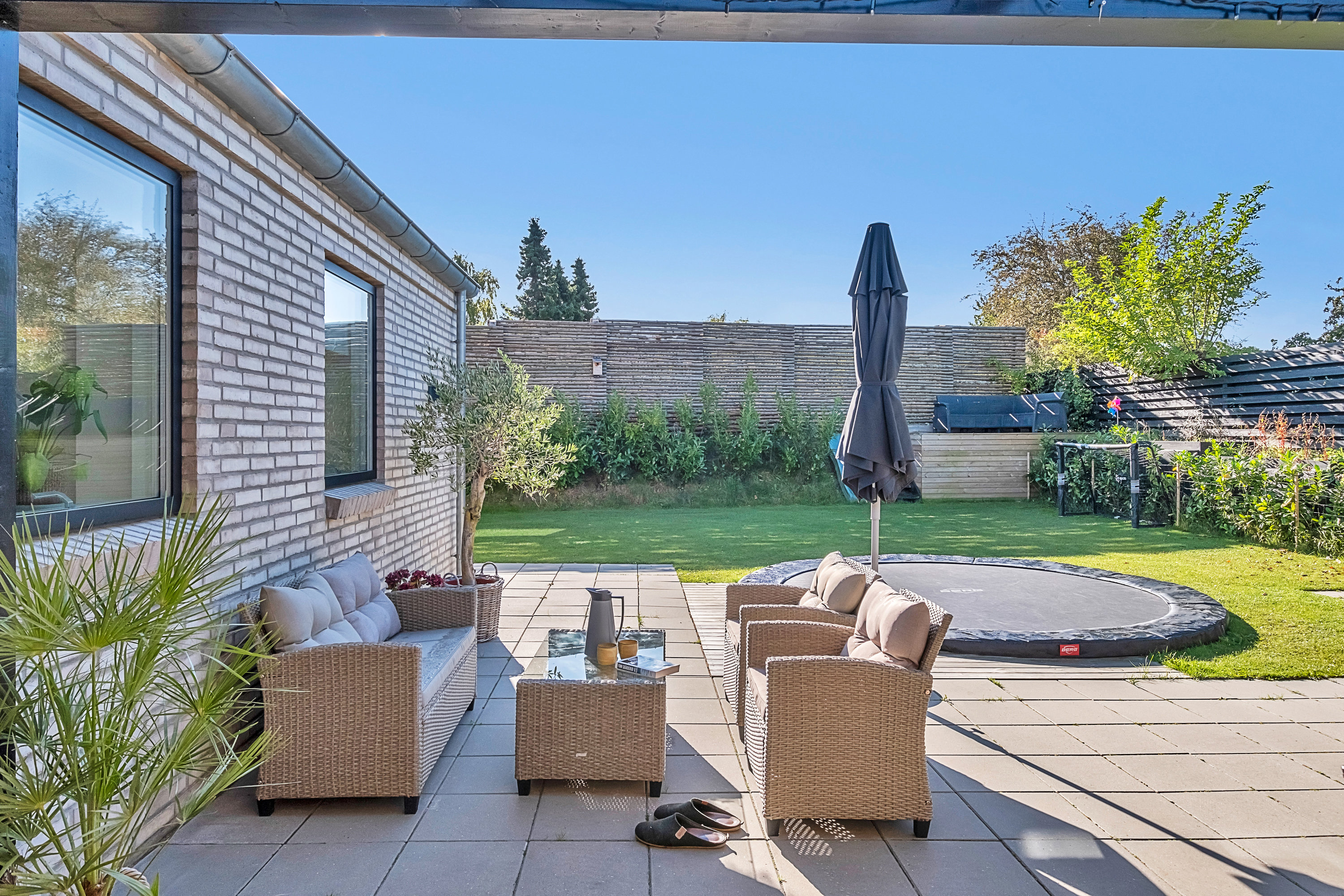 Fremhævet terrasse billede i fuldskærmstilstand. Billede af Birkebakken 22, 8520 Lystrup