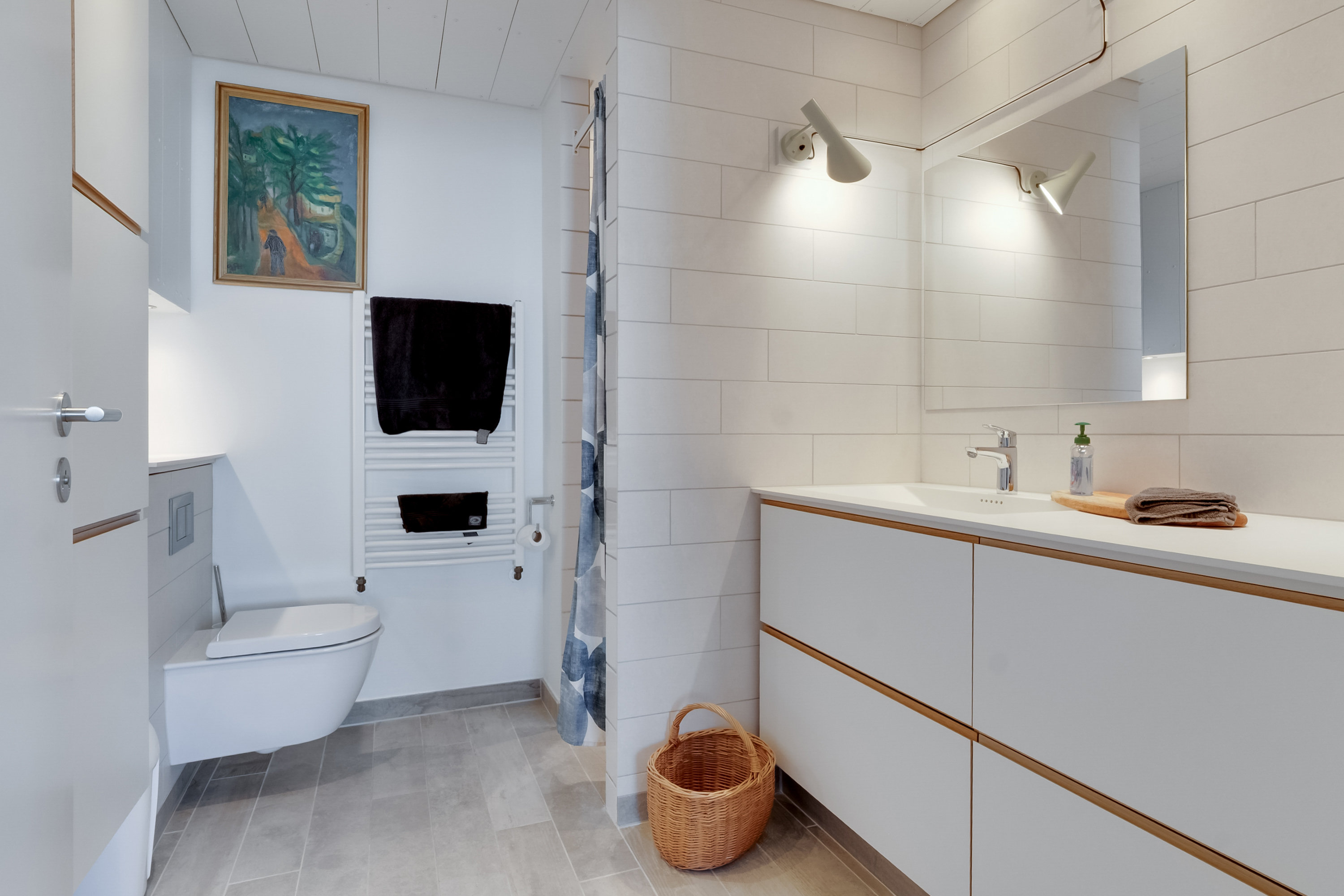 Fremhævet badeværelse billede i fuldskærmstilstand. Billede af Sydkajen 4, 1. tv., 5800 Nyborg