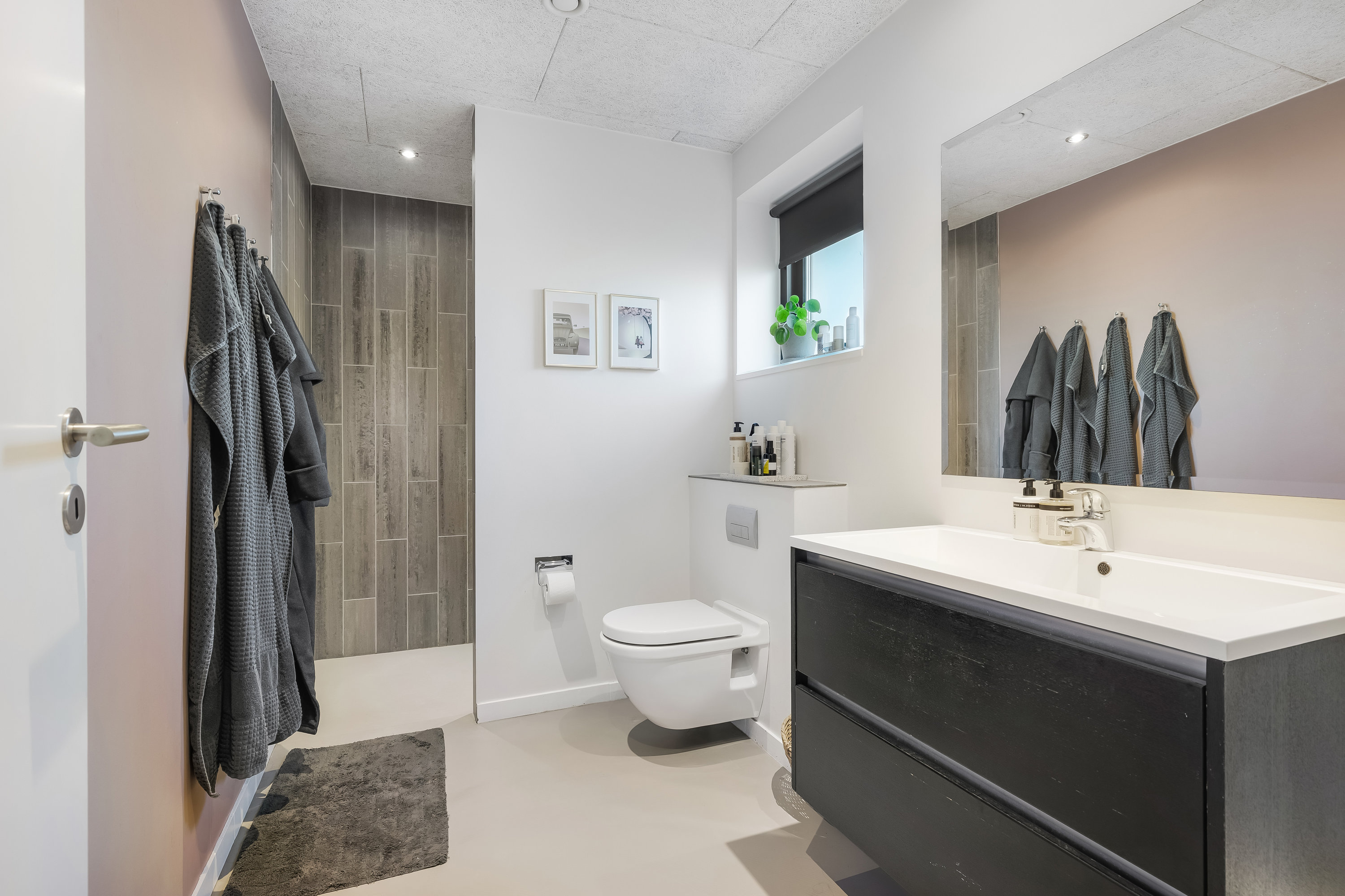 Fremhævet badeværelse billede i fuldskærmstilstand. Billede af Under Linden 41, Halgårde, 7500 Holstebro