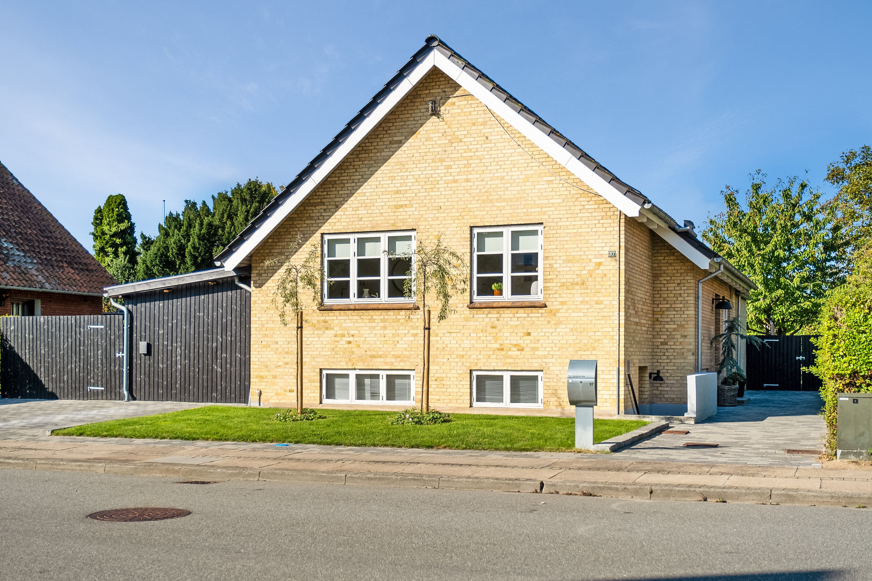 Fremhævet facade billede i fuldskærmstilstand. Billede af Aldershvilevej 37, 5800 Nyborg