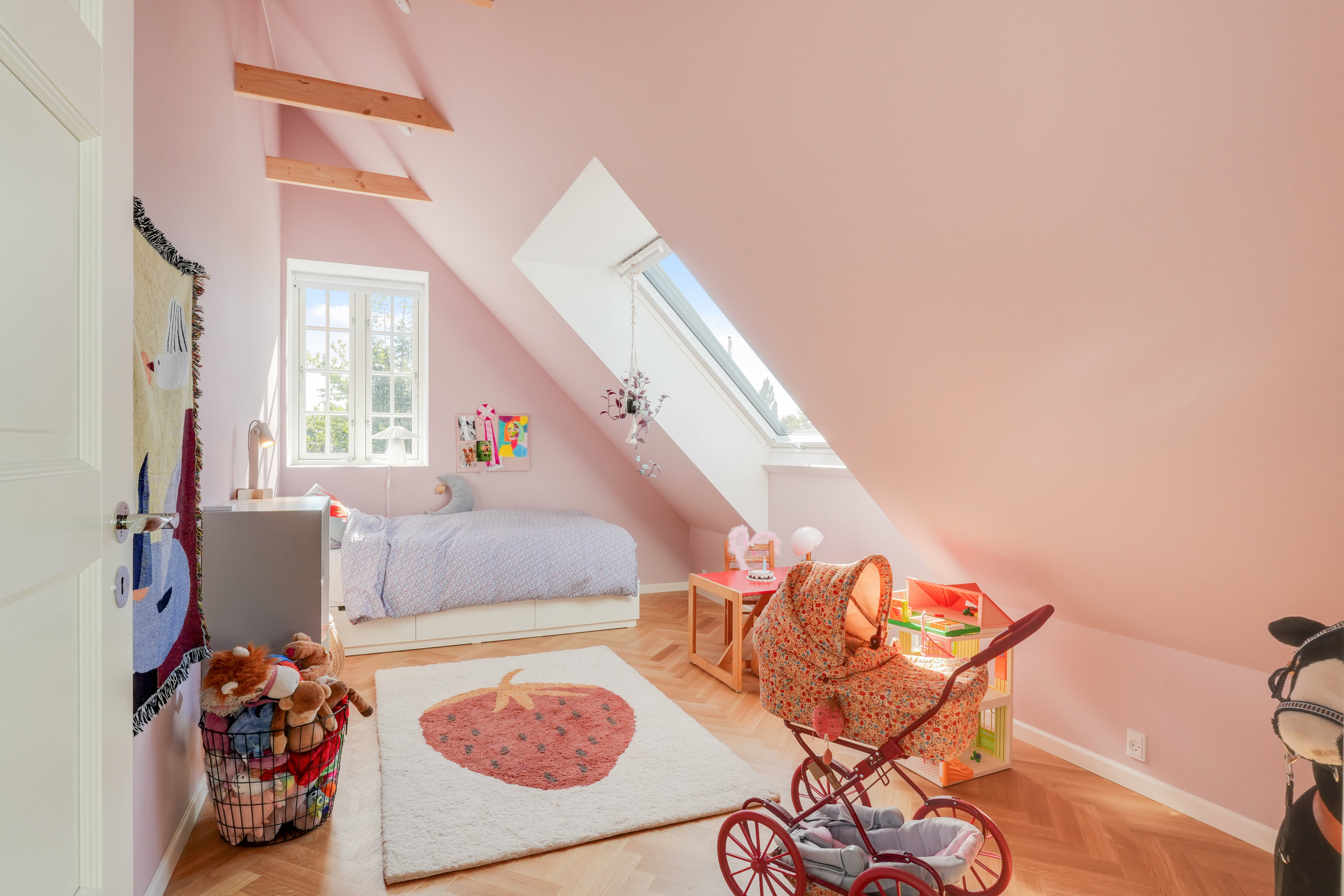 Fremhævet andet billede i fuldskærmstilstand. Billede af Lillevang 11, 3460 Birkerød