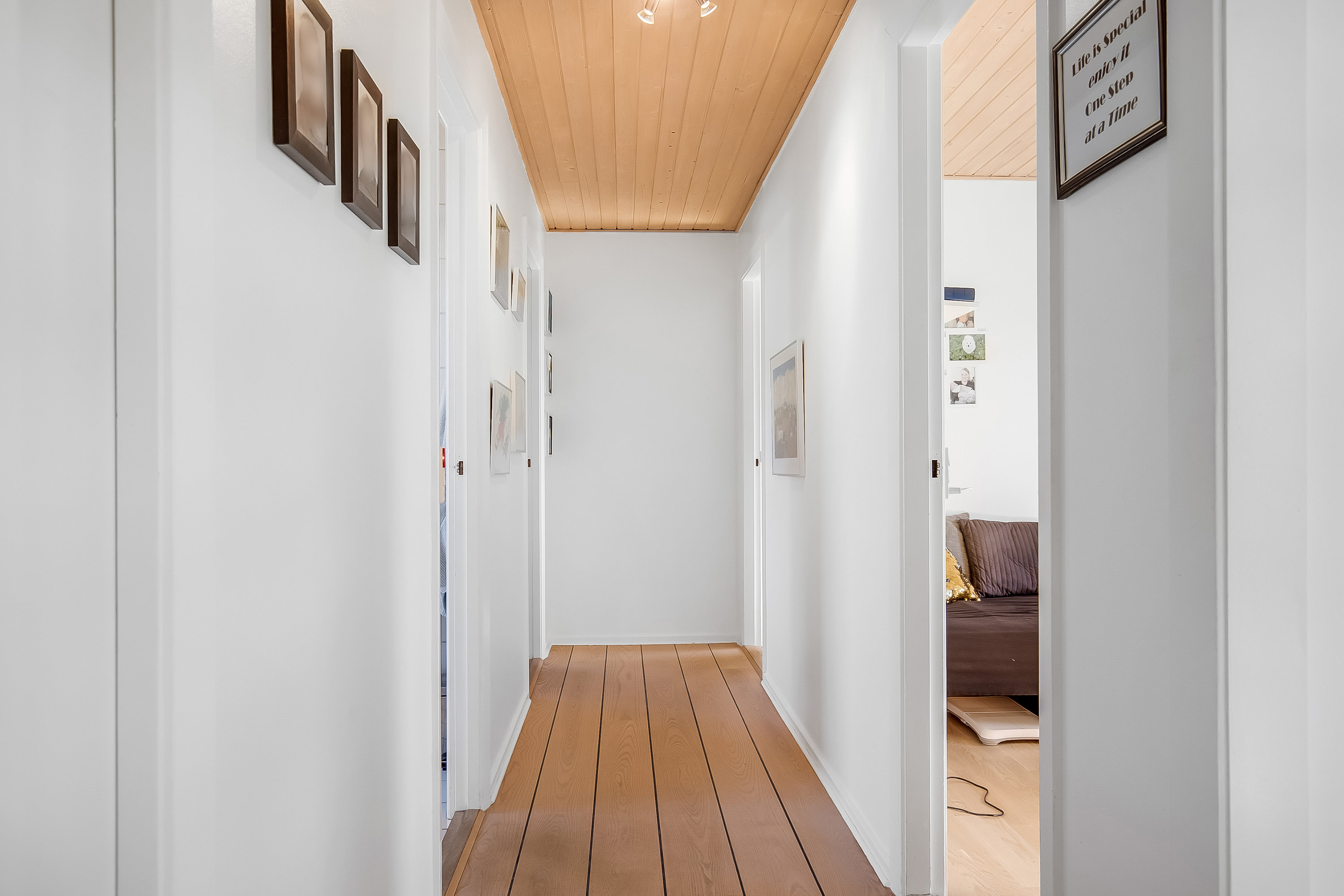 Fremhævet gang billede i fuldskærmstilstand. Billede af Hesselkær 50, 7100 Vejle