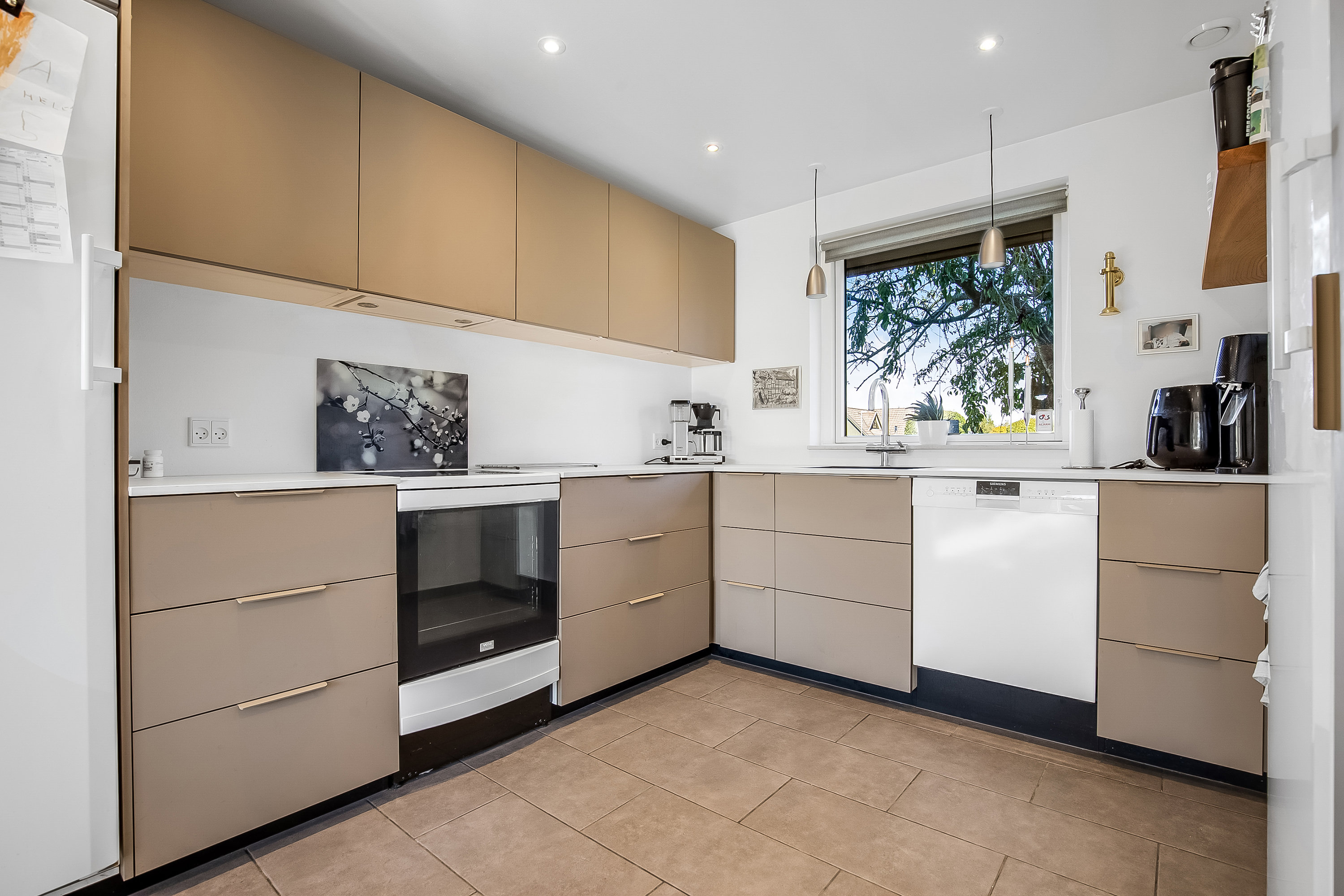 Fremhævet køkken billede i fuldskærmstilstand. Billede af Hesselkær 50, 7100 Vejle