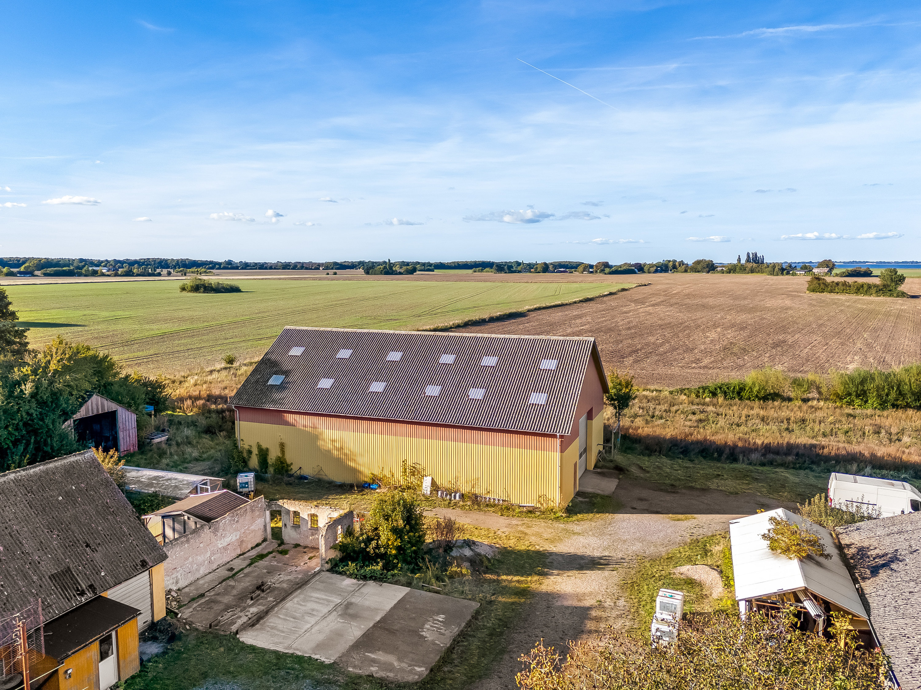 Fremhævet facade billede i fuldskærmstilstand. Billede af Keldernæs Hovvej 4, 4952 Stokkemarke