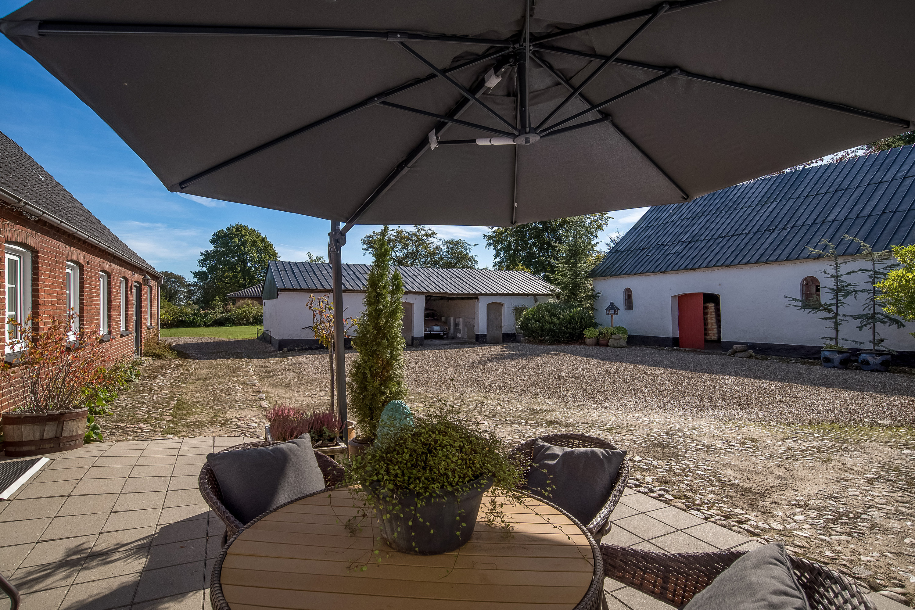 Fremhævet gårdsplads billede i fuldskærmstilstand. Billede af Tjørnevej 16, 7540 Haderup