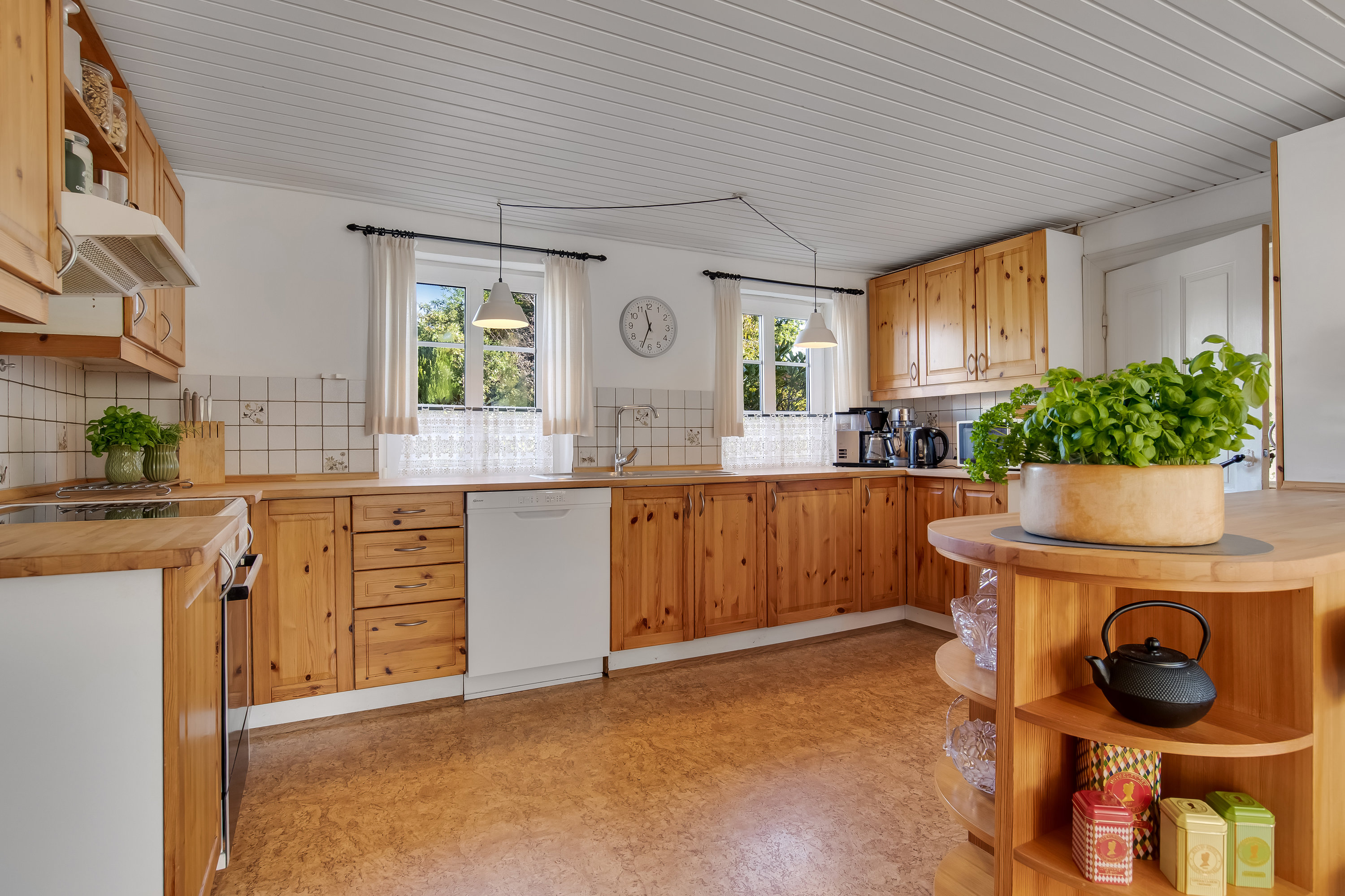 Fremhævet køkken billede i fuldskærmstilstand. Billede af Tjørnevej 16, 7540 Haderup