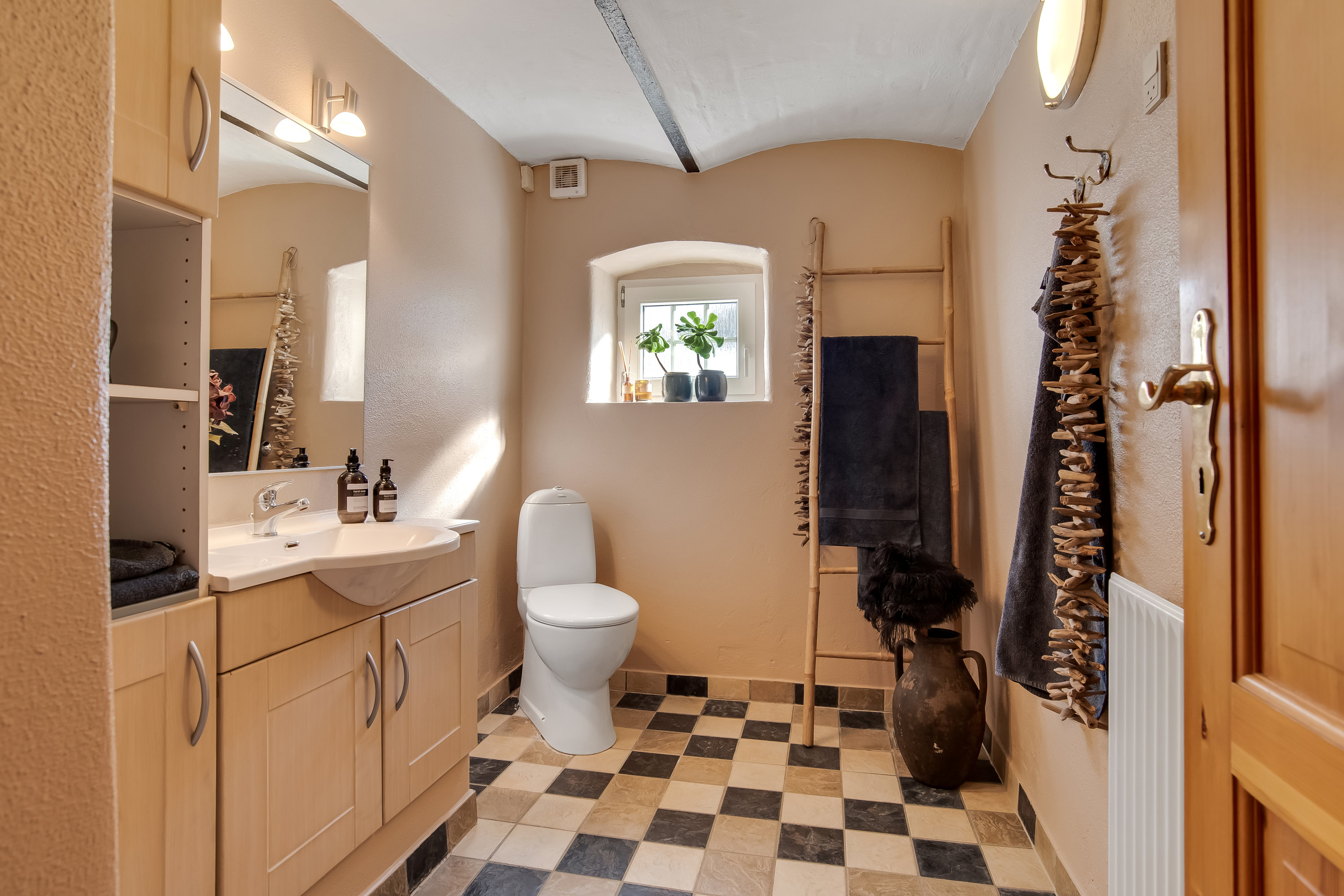 Fremhævet badeværelse billede i fuldskærmstilstand. Billede af Tjørnevej 16, 7540 Haderup