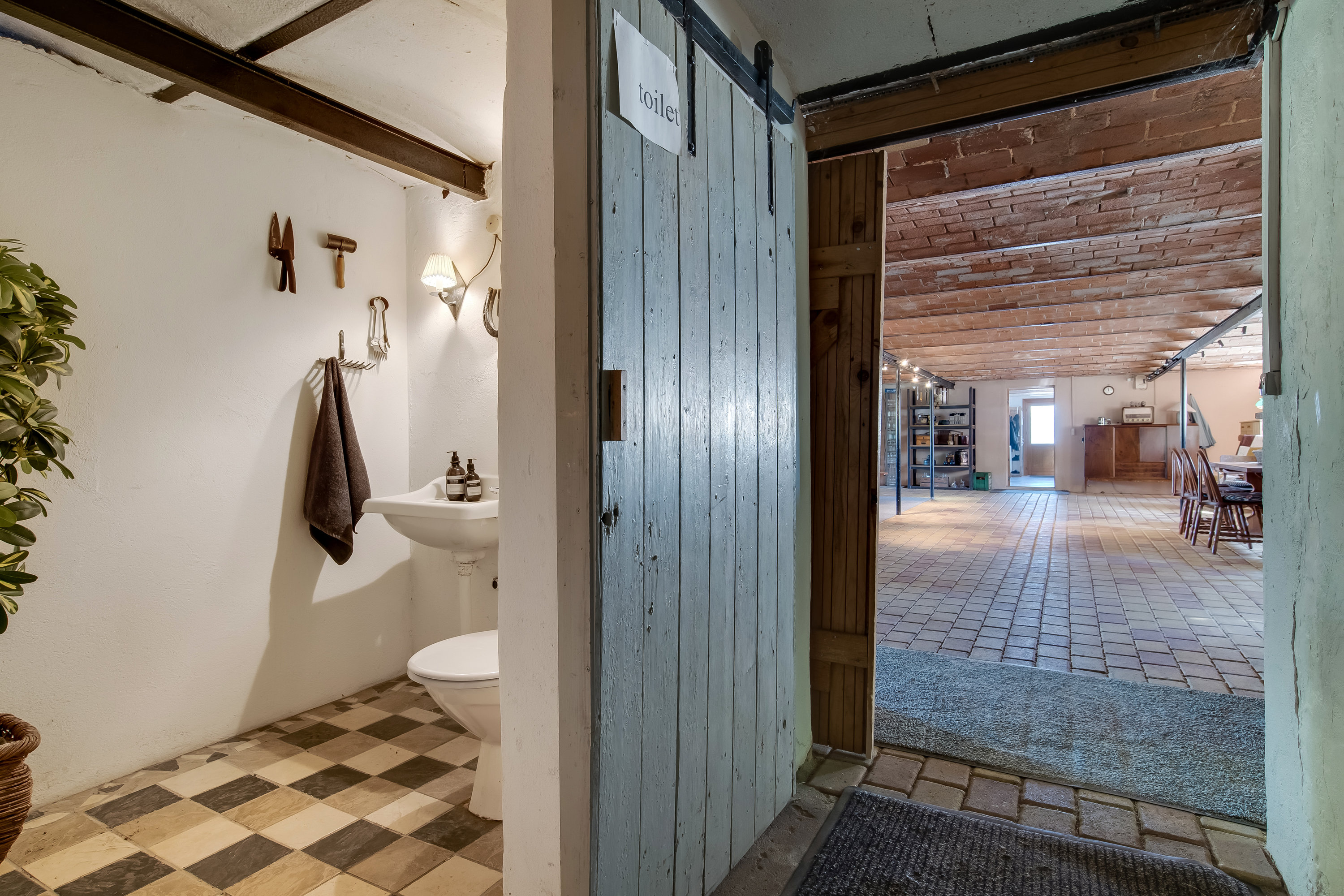 Fremhævet toilet billede i fuldskærmstilstand. Billede af Tjørnevej 16, 7540 Haderup