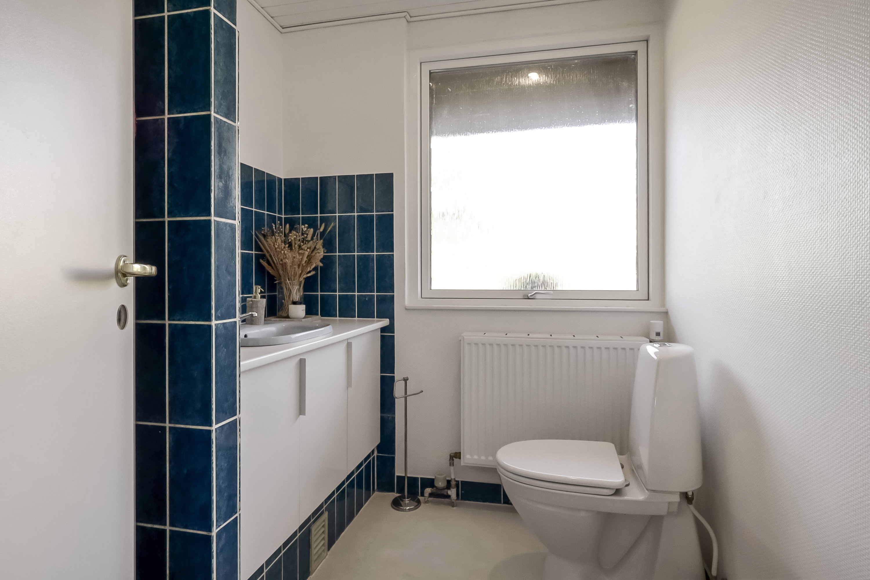 Fremhævet toilet billede i fuldskærmstilstand. Billede af Brorsonsvænge 5, 5700 Svendborg