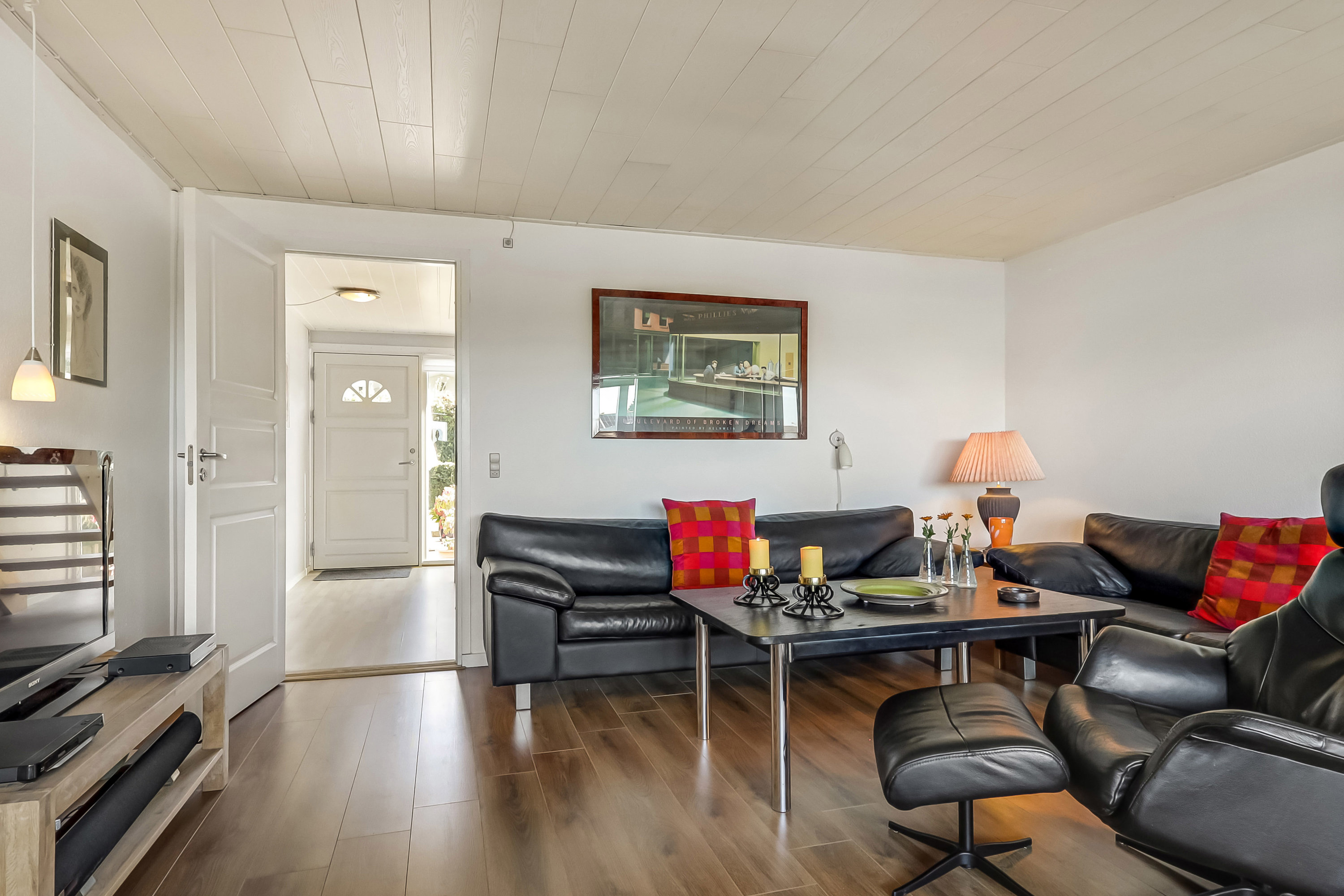 Fremhævet stue billede i fuldskærmstilstand. Billede af Troldeskovvej 17, 5700 Svendborg