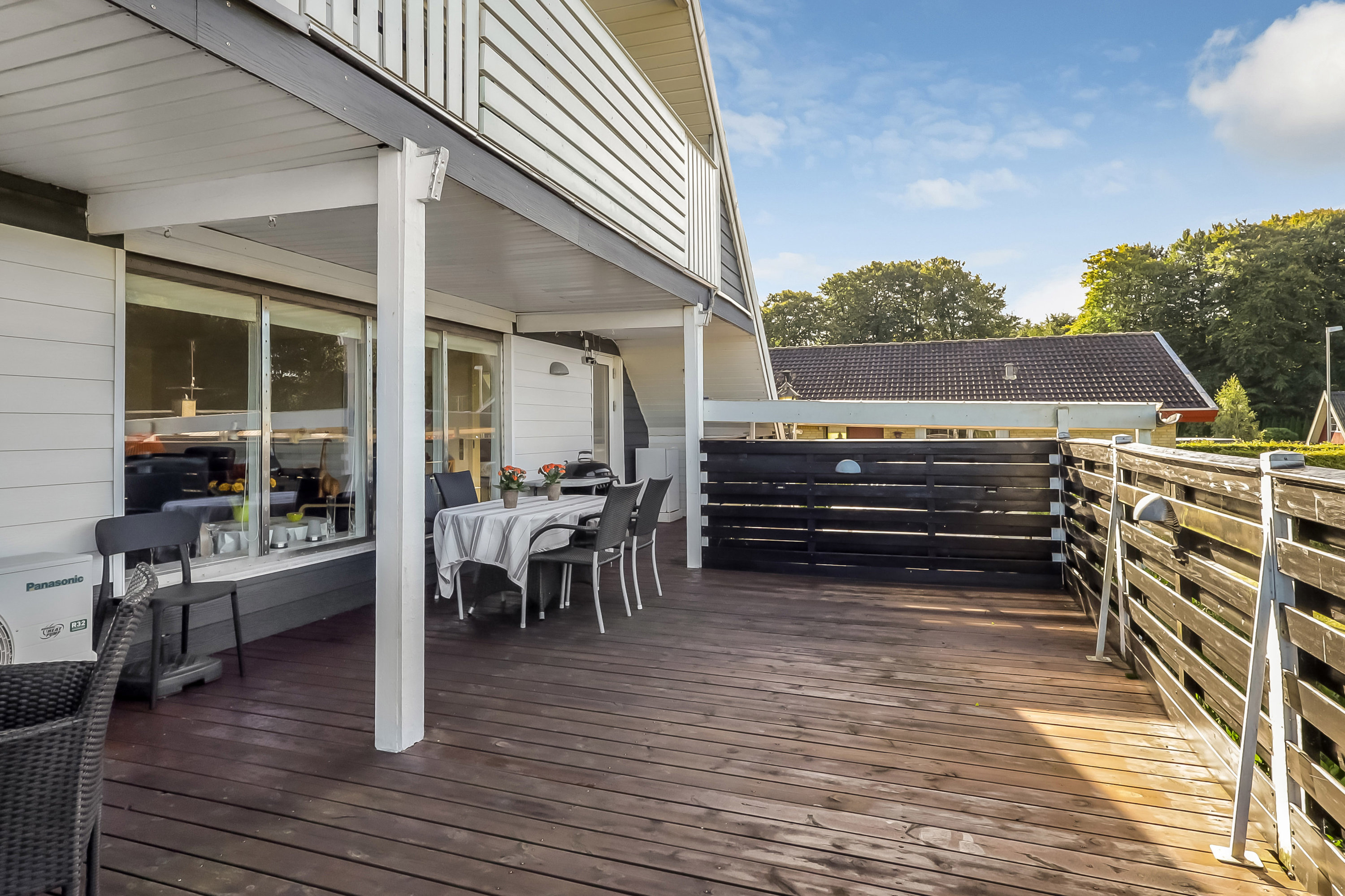 Fremhævet terrasse billede i fuldskærmstilstand. Billede af Troldeskovvej 17, 5700 Svendborg