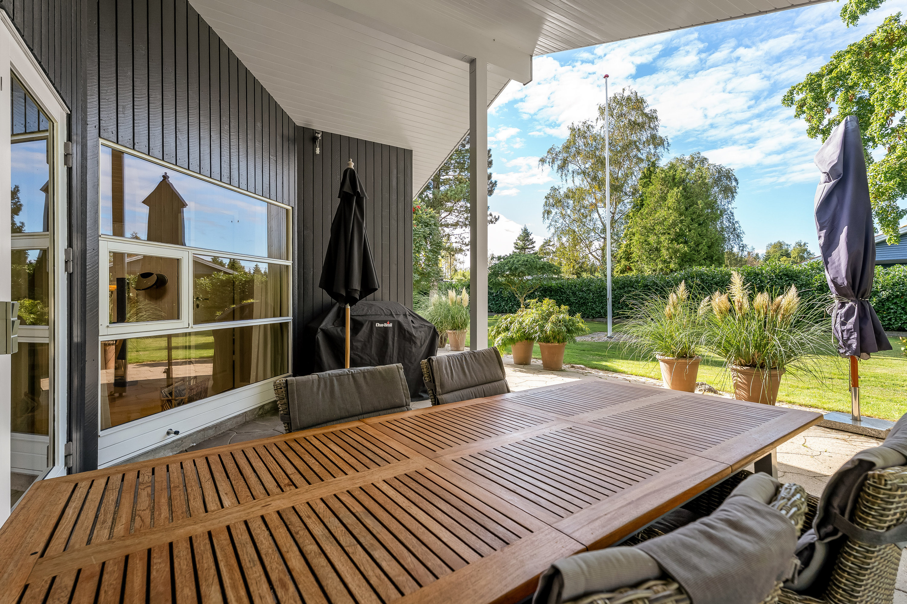 Fremhævet overdækket terrasse billede i fuldskærmstilstand. Billede af Mælkebøttevej 27, 4873 Væggerløse