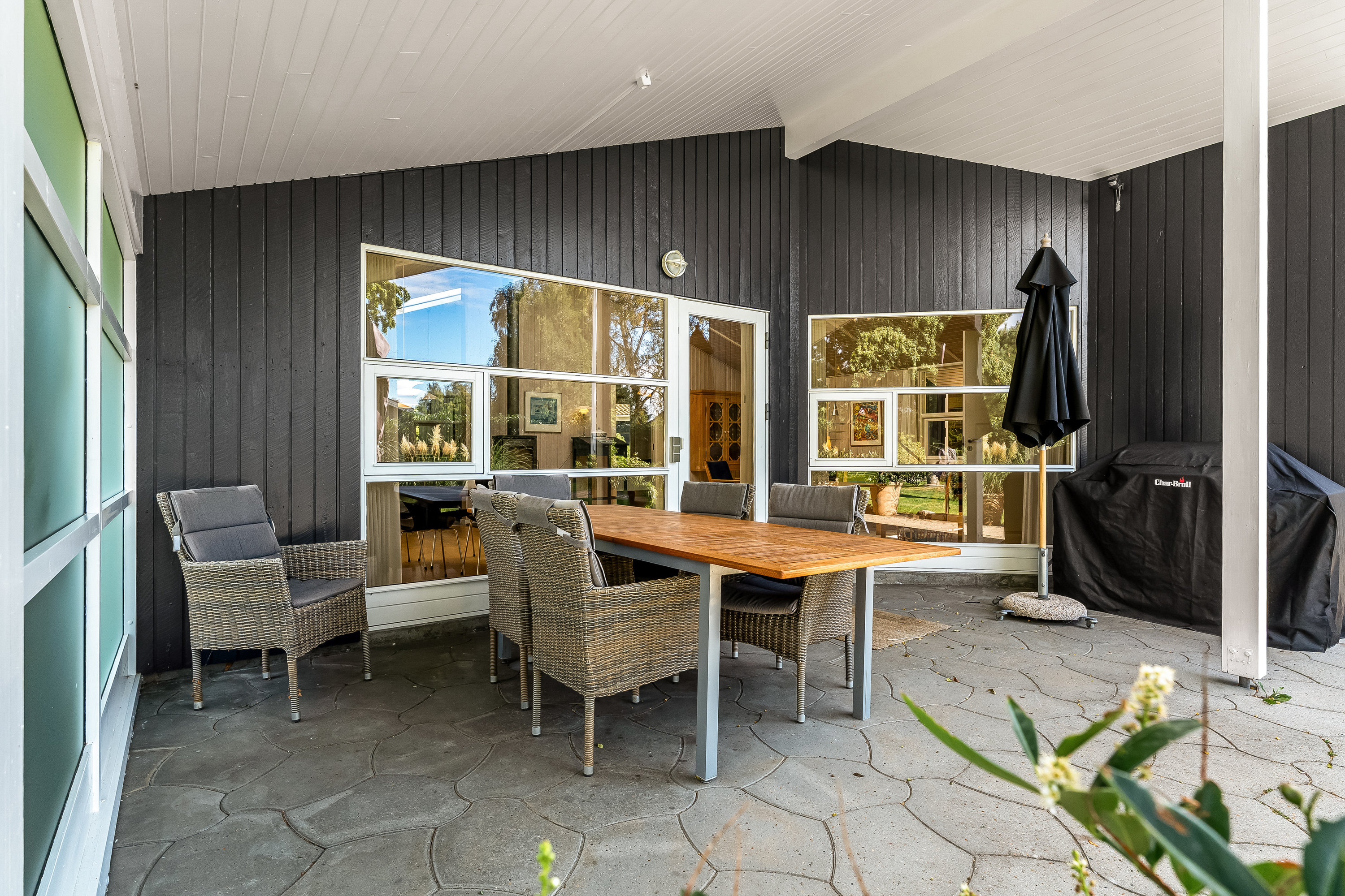 Fremhævet overdækket terrasse billede i fuldskærmstilstand. Billede af Mælkebøttevej 27, 4873 Væggerløse