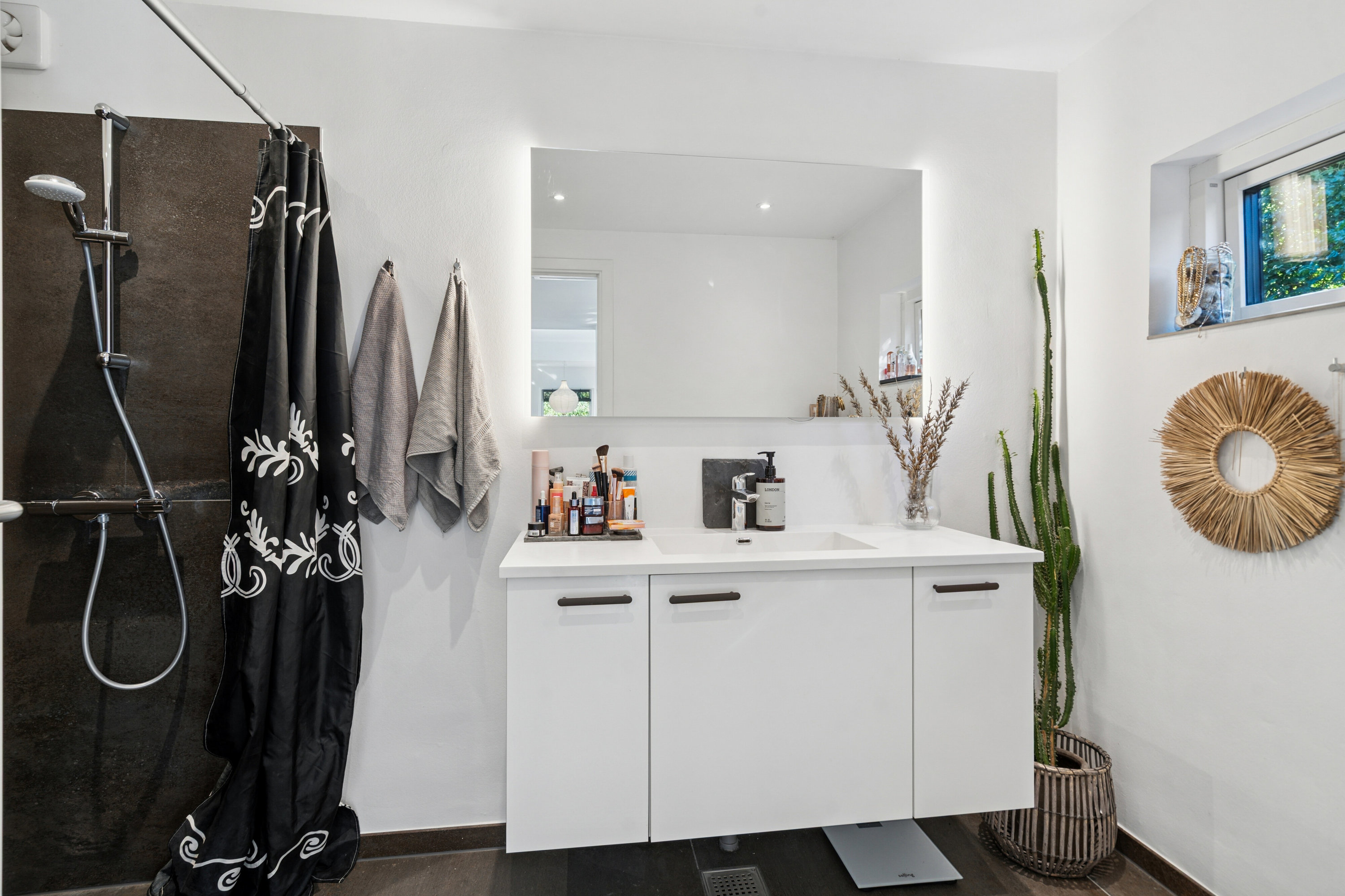 Fremhævet badeværelse billede i fuldskærmstilstand. Billede af Bellingevej 46, Bellinge, 5250 Odense SV