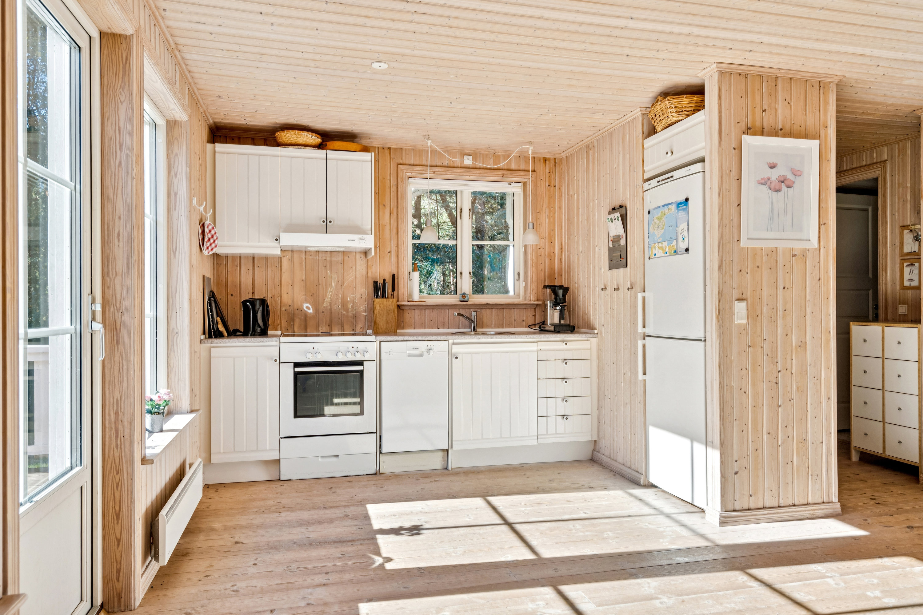 Fremhævet køkken billede i fuldskærmstilstand. Billede af Blåmejsevej 7, Østerby, 9940 Læsø