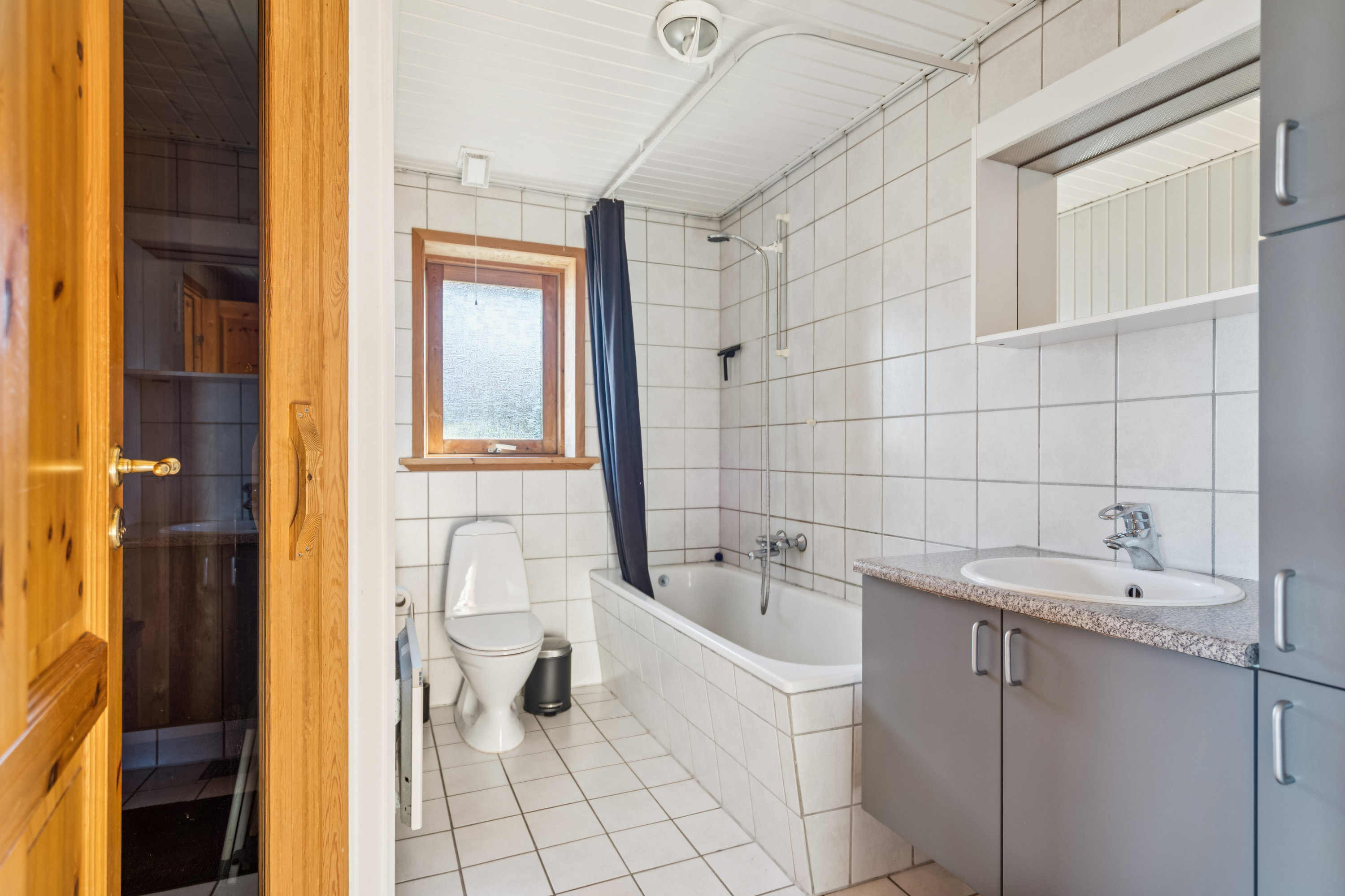 Fremhævet badeværelse billede i fuldskærmstilstand. Billede af Mågevej 15, Østerby Havn, 9940 Læsø