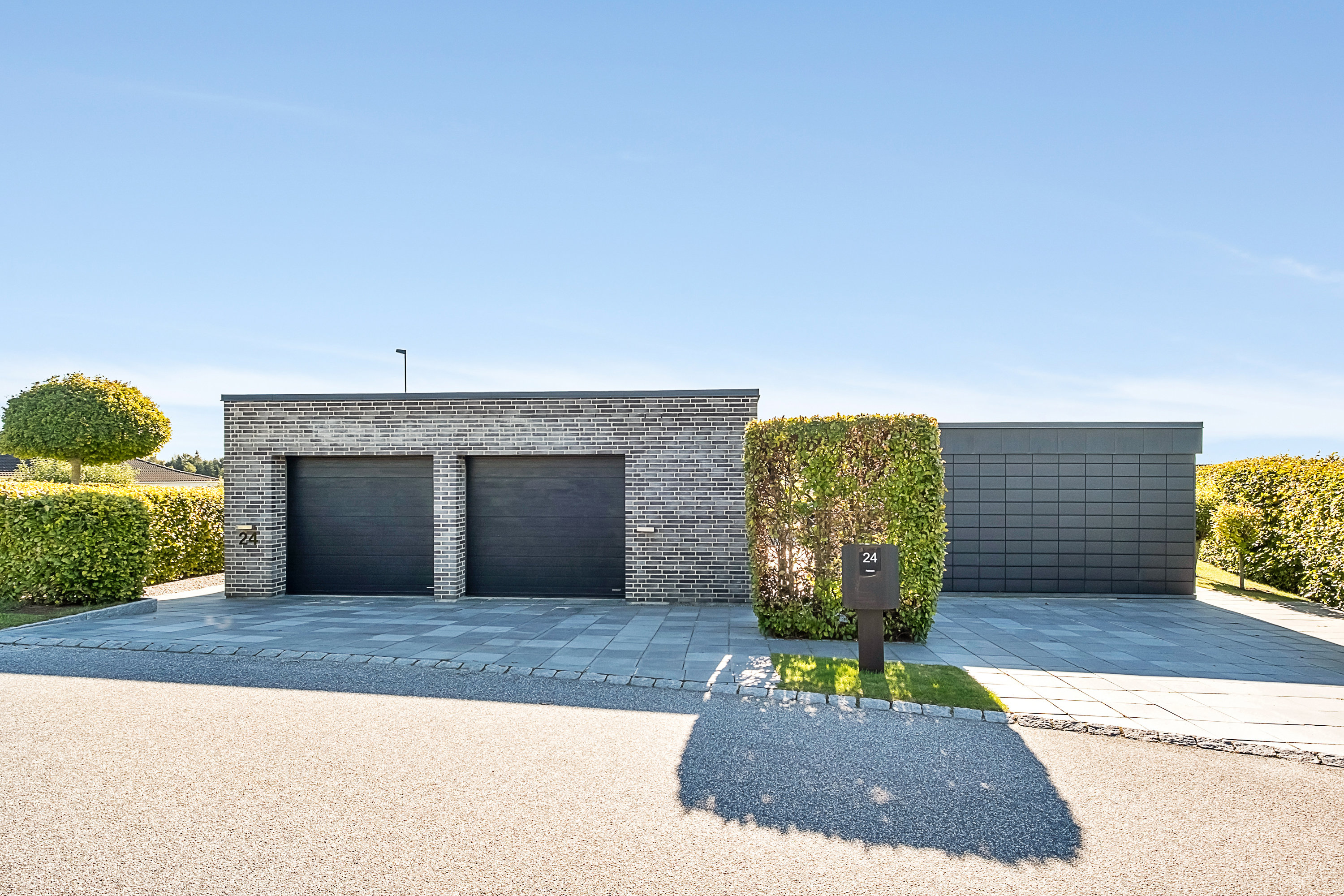 Fremhævet facade billede i fuldskærmstilstand. Billede af Elmehaven 24, 8520 Lystrup