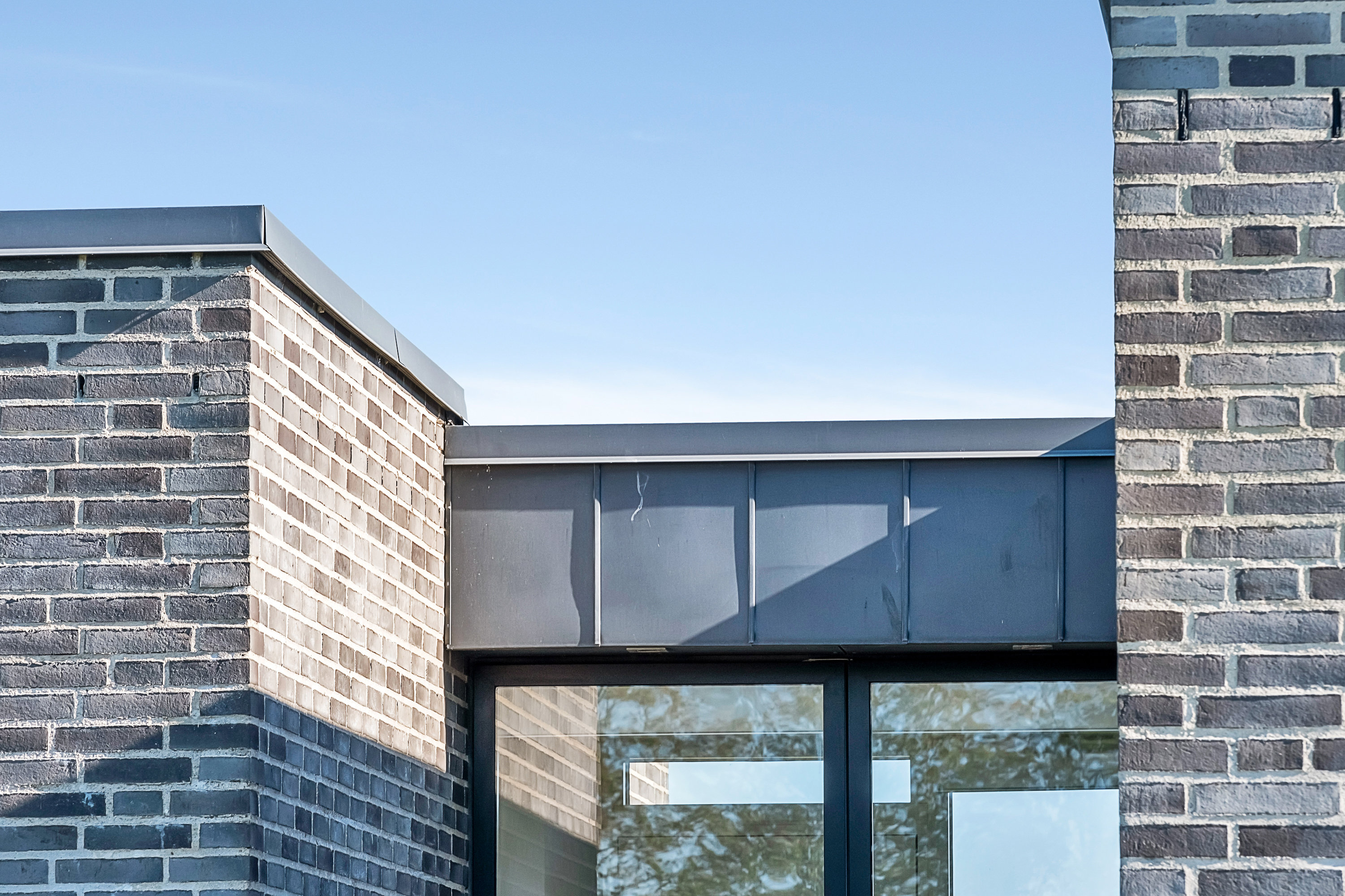 Fremhævet facade billede i fuldskærmstilstand. Billede af Elmehaven 24, 8520 Lystrup