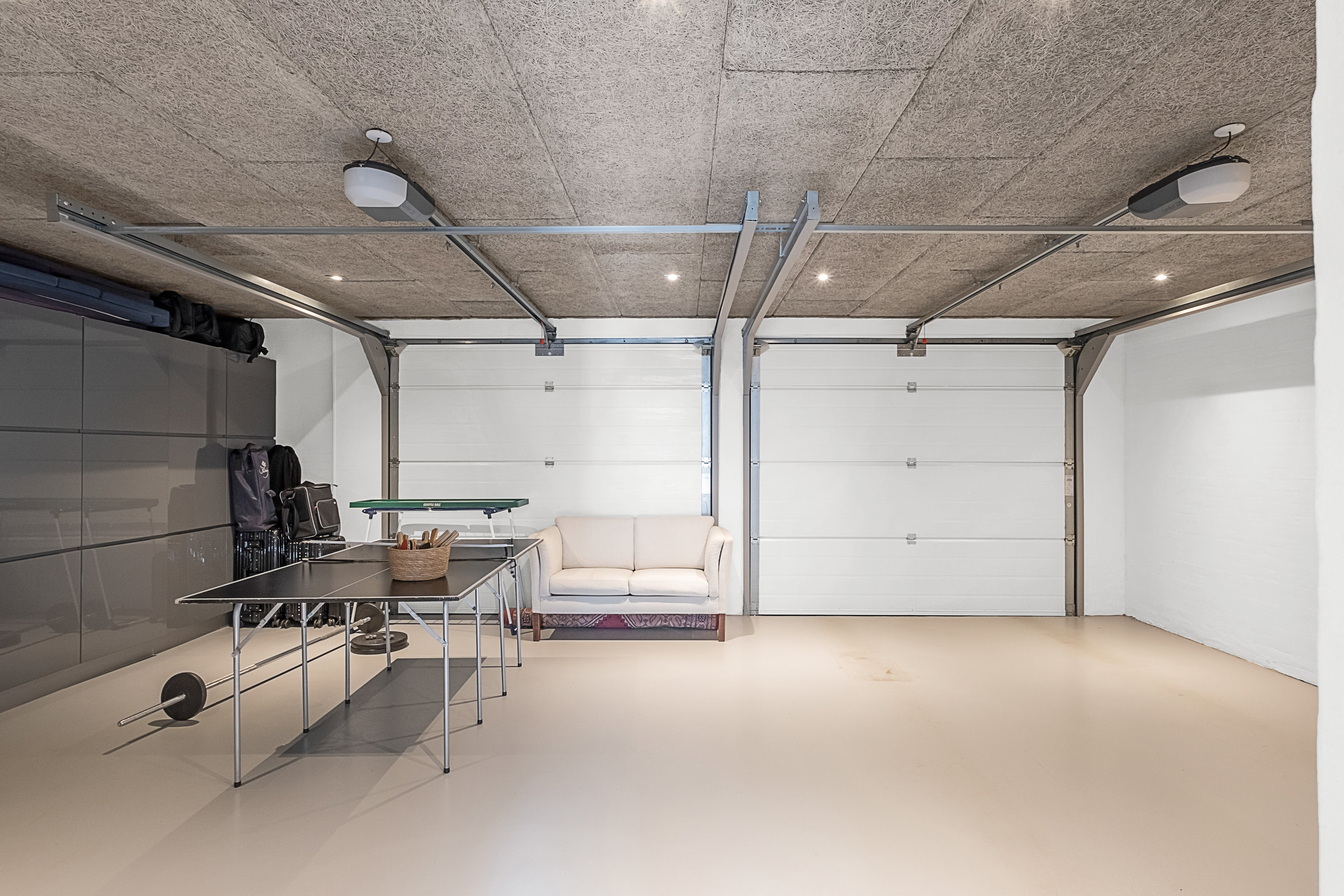 Fremhævet garage billede i fuldskærmstilstand. Billede af Elmehaven 24, 8520 Lystrup