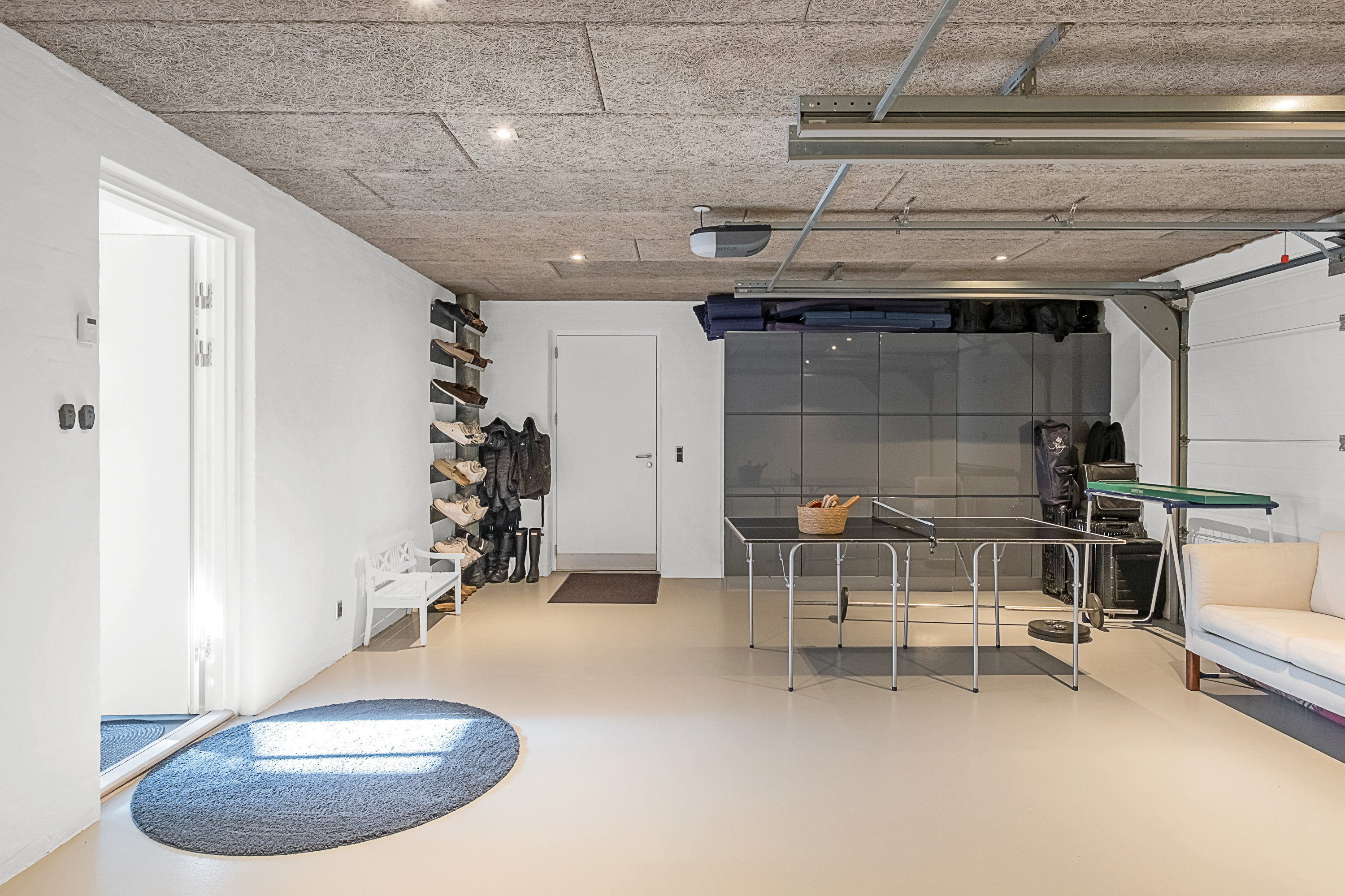 Fremhævet garage billede i fuldskærmstilstand. Billede af Elmehaven 24, 8520 Lystrup