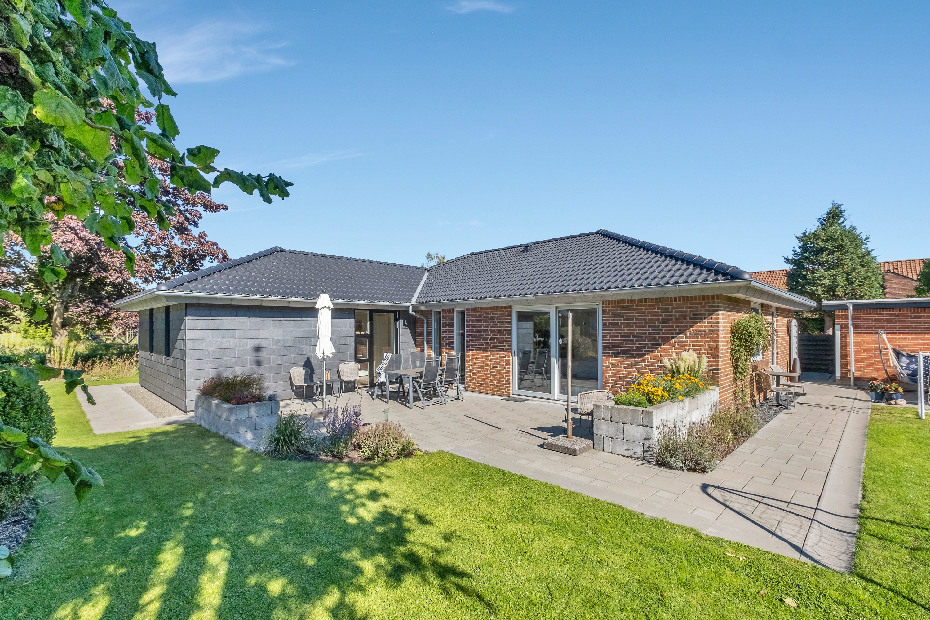 Villa: Facade på Brombærhaven 22, 8520 Lystrup