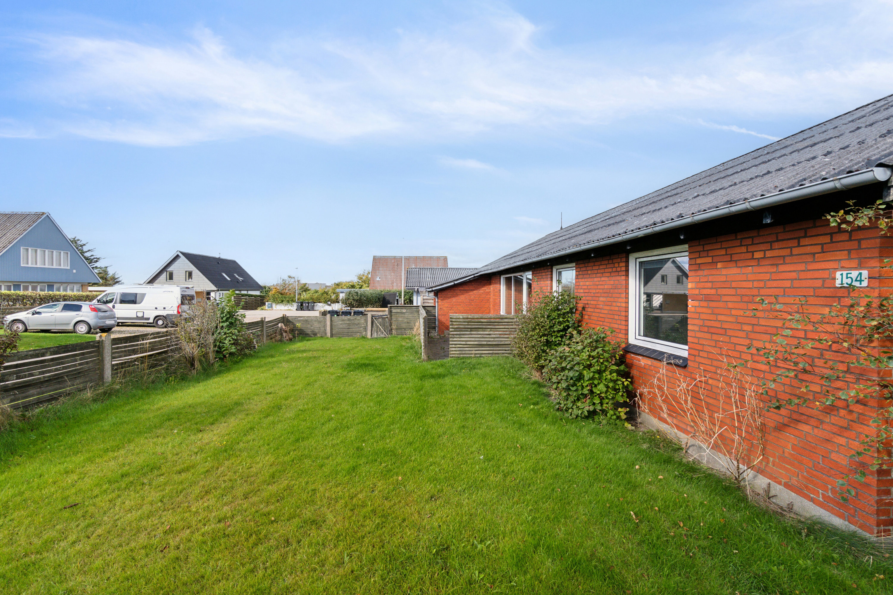 Fremhævet set fra haven billede i fuldskærmstilstand. Billede af Gyvelvænget 154, 7730 Hanstholm
