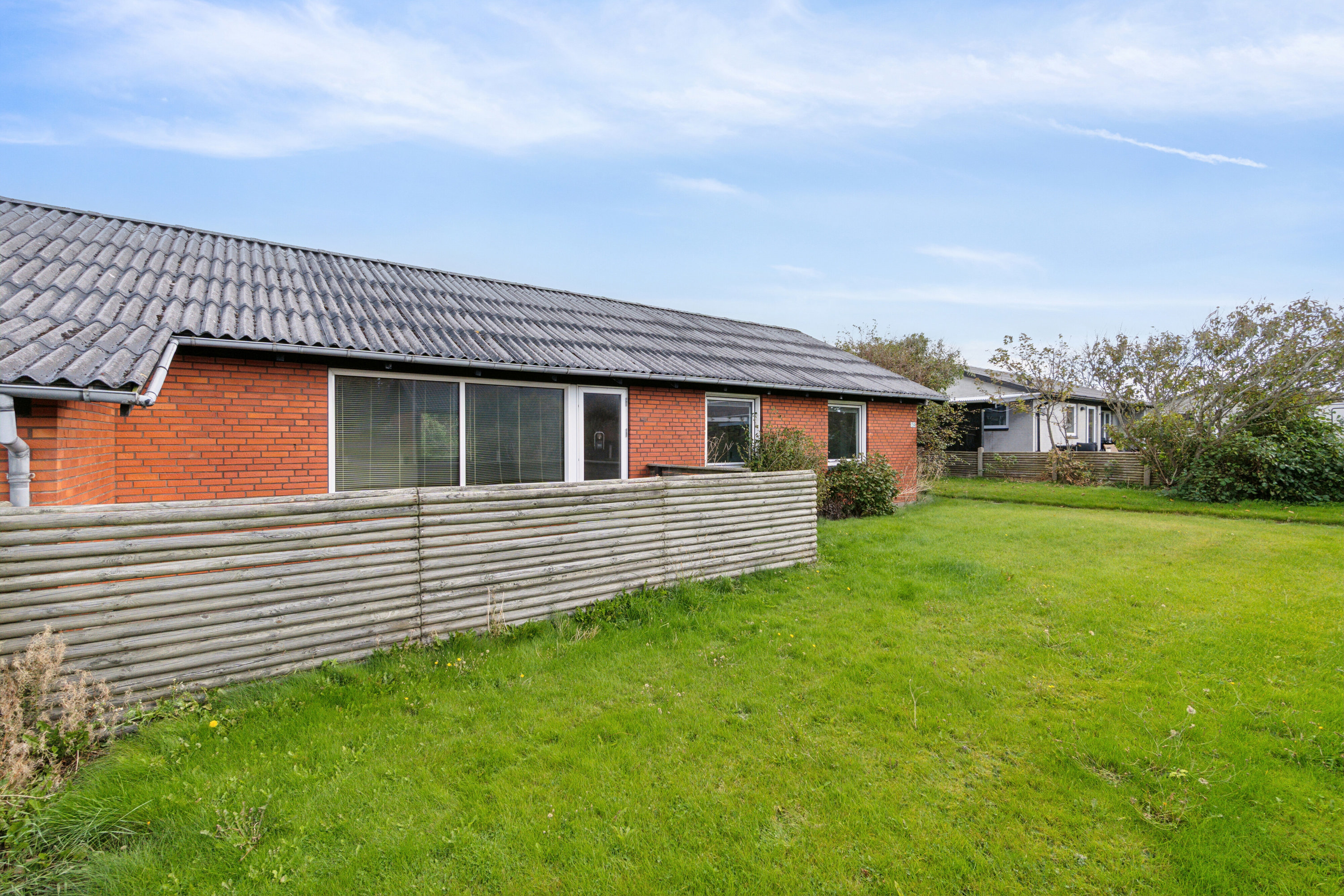 Fremhævet set fra haven billede i fuldskærmstilstand. Billede af Gyvelvænget 154, 7730 Hanstholm