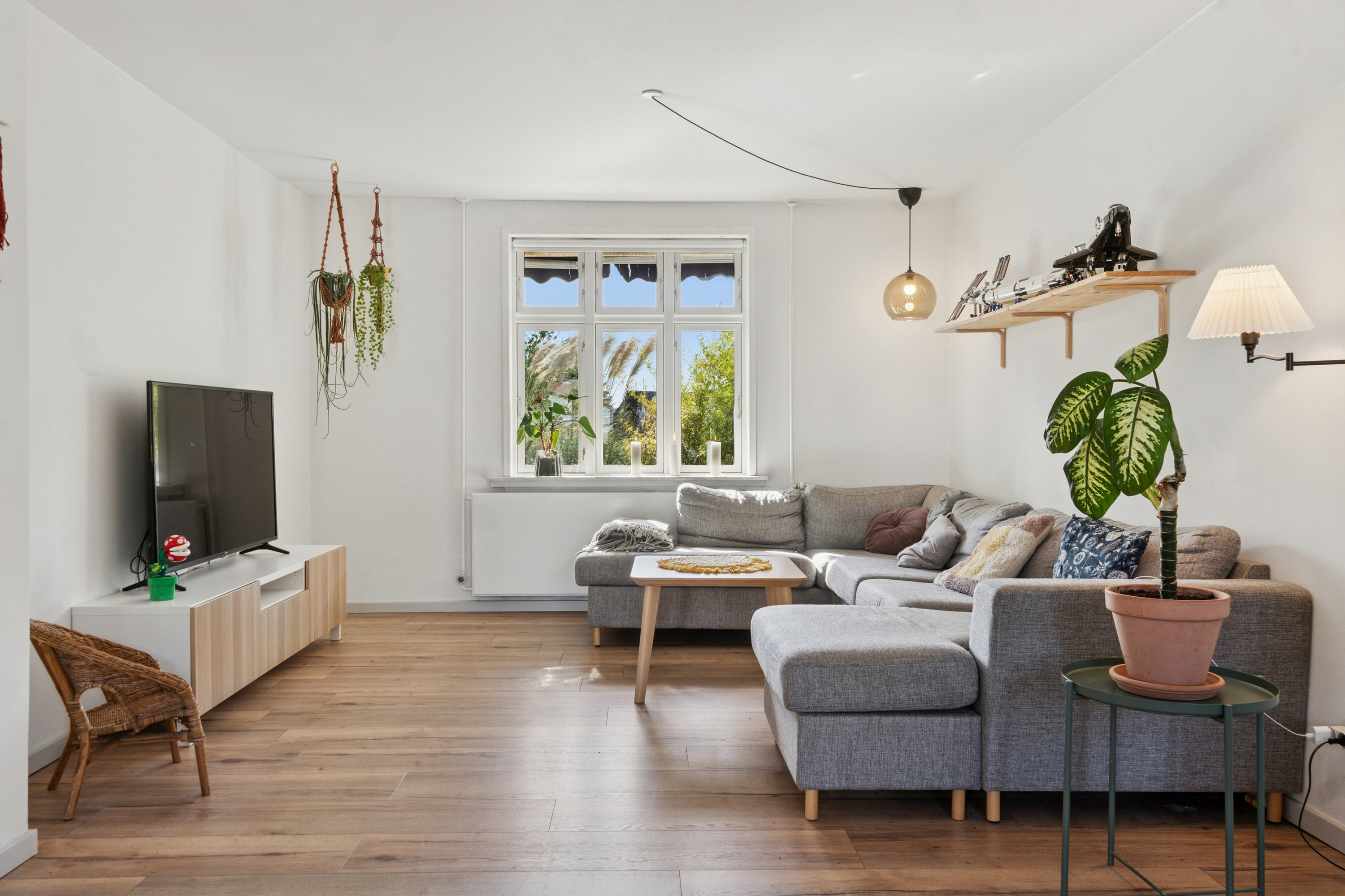 Fremhævet stue billede i fuldskærmstilstand. Billede af Kirkevej 11, 6040 Egtved