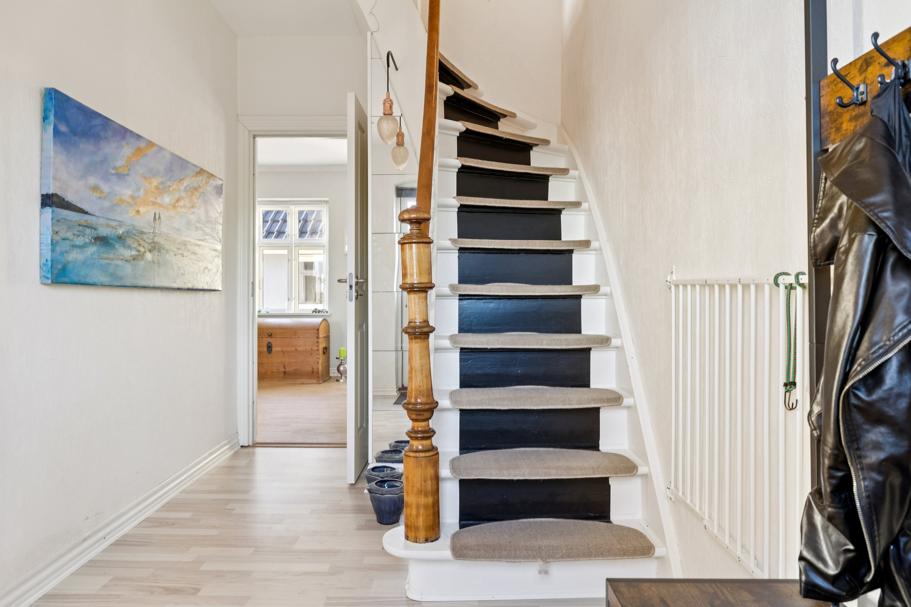 Fremhævet trappe billede i fuldskærmstilstand. Billede af Søllingevej 1, Sødinge, 5750 Ringe