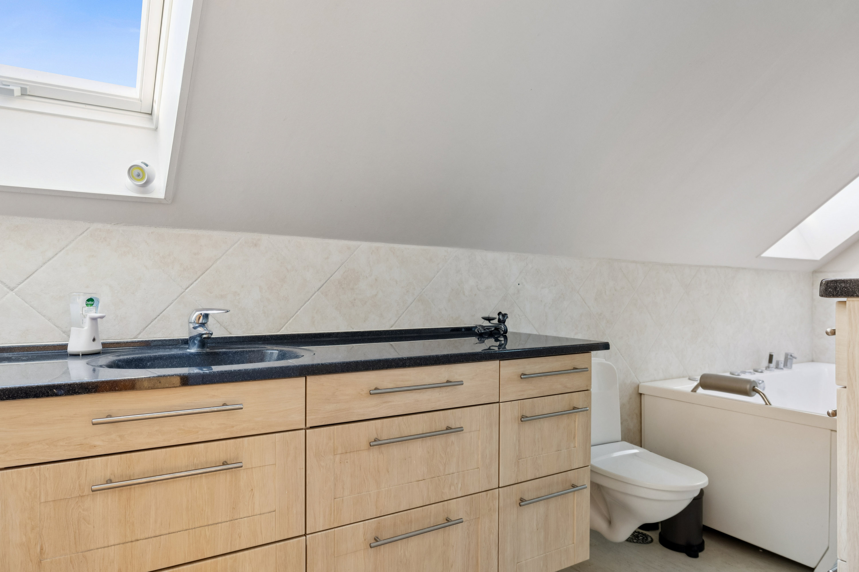 Fremhævet badeværelse billede i fuldskærmstilstand. Billede af Søllingevej 1, Sødinge, 5750 Ringe