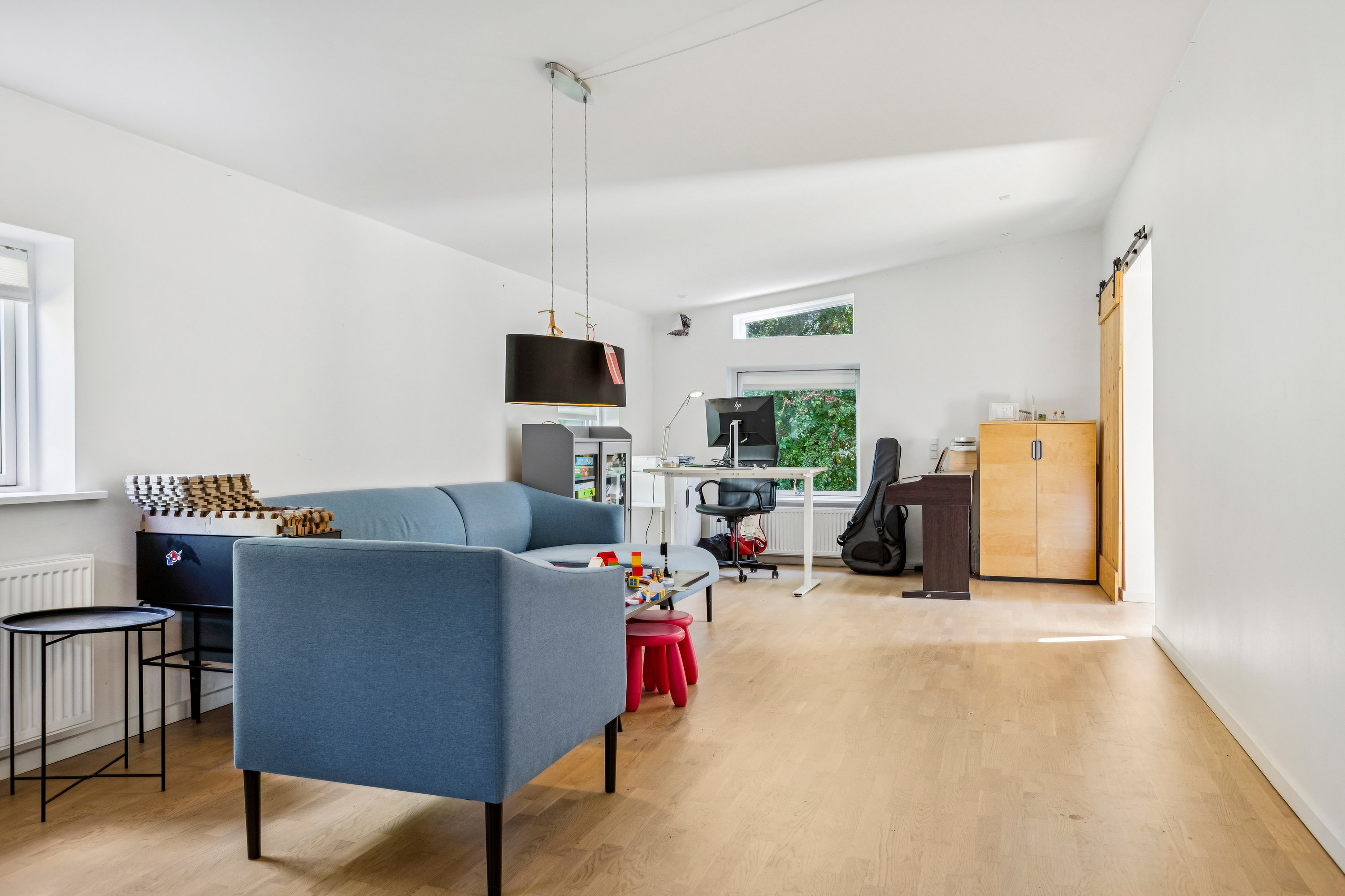 Fremhævet stue billede i fuldskærmstilstand. Billede af Værebrovej 65, 2880 Bagsværd