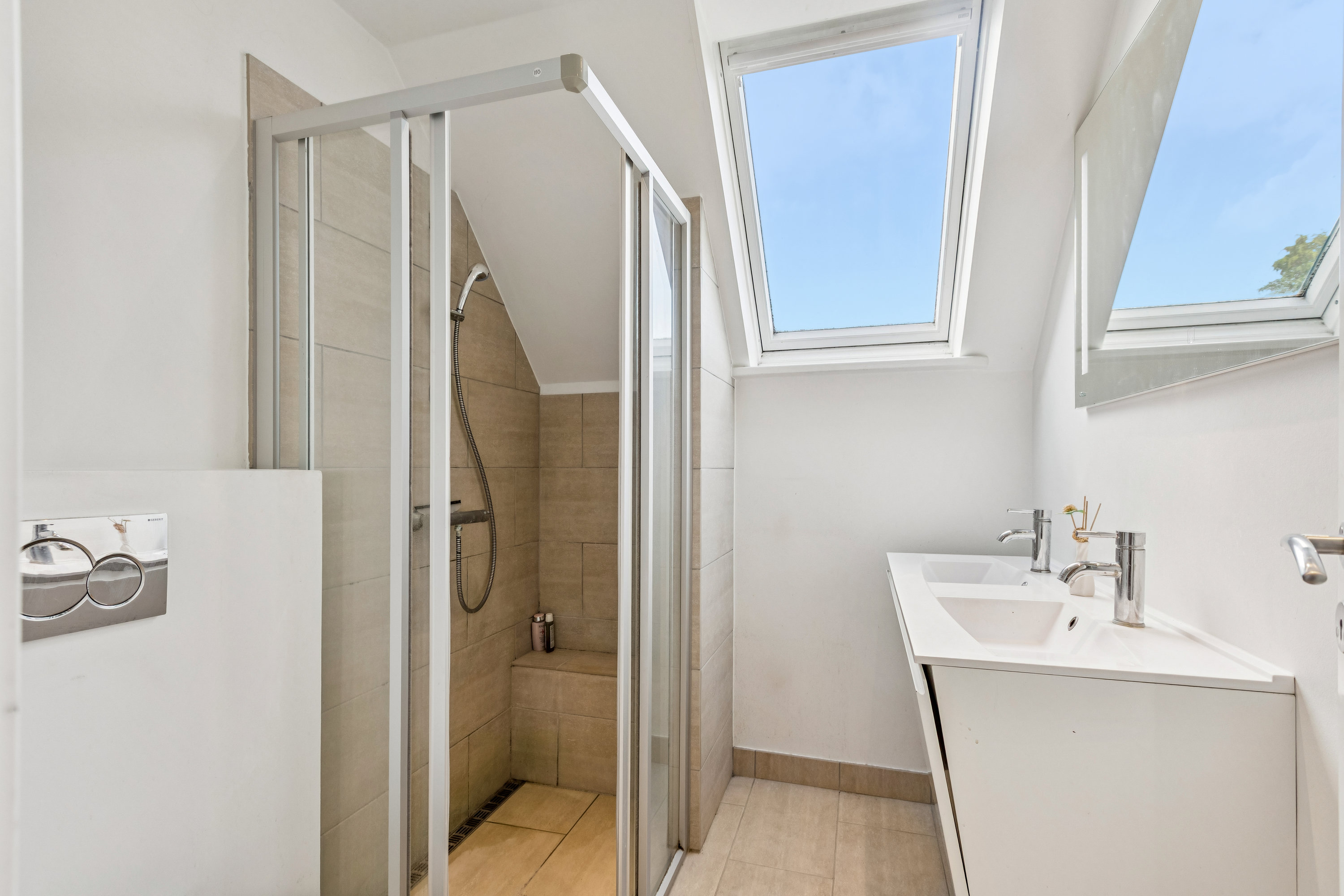 Fremhævet badeværelse billede i fuldskærmstilstand. Billede af Værebrovej 65, 2880 Bagsværd