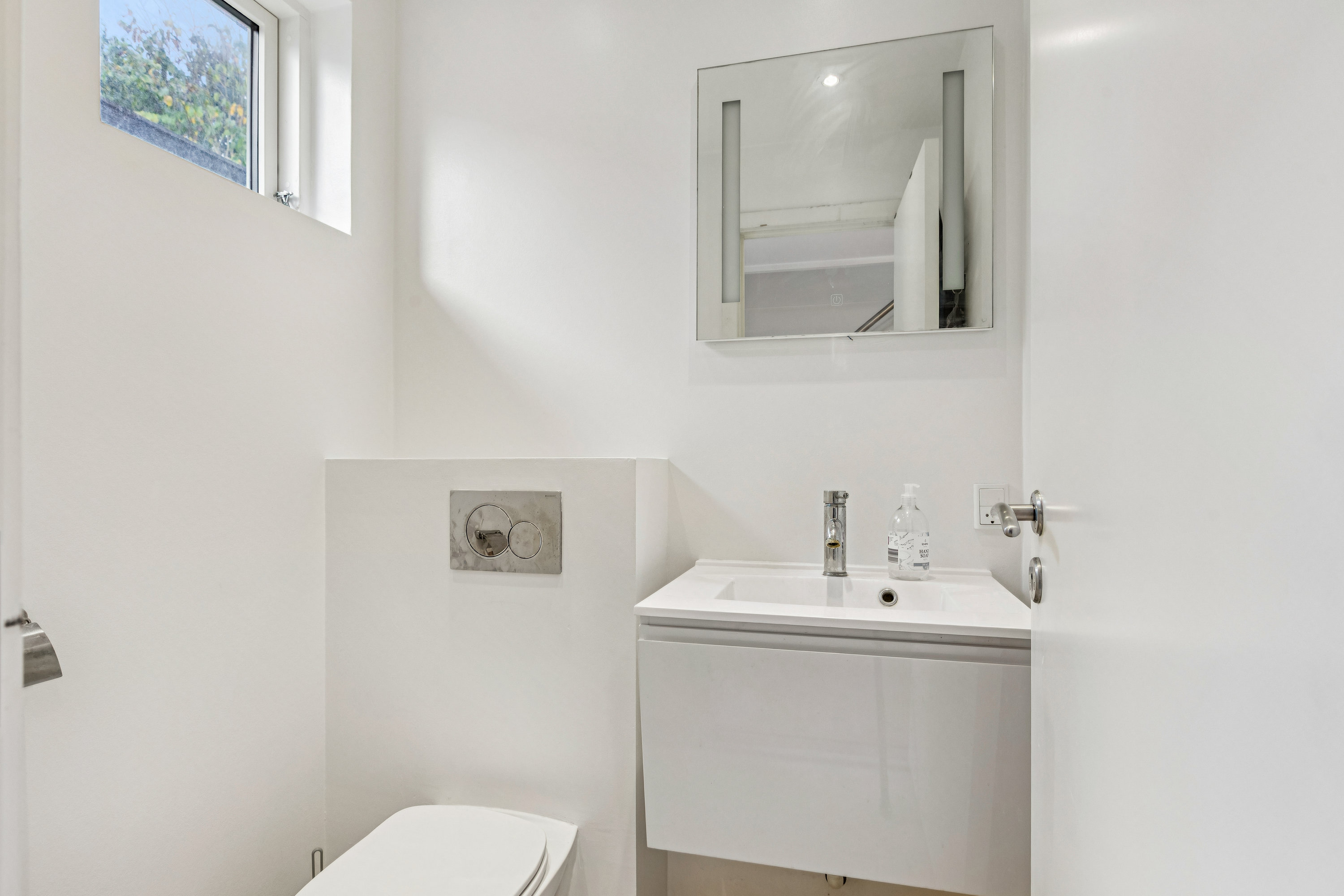 Fremhævet badeværelse billede i fuldskærmstilstand. Billede af Værebrovej 65, 2880 Bagsværd