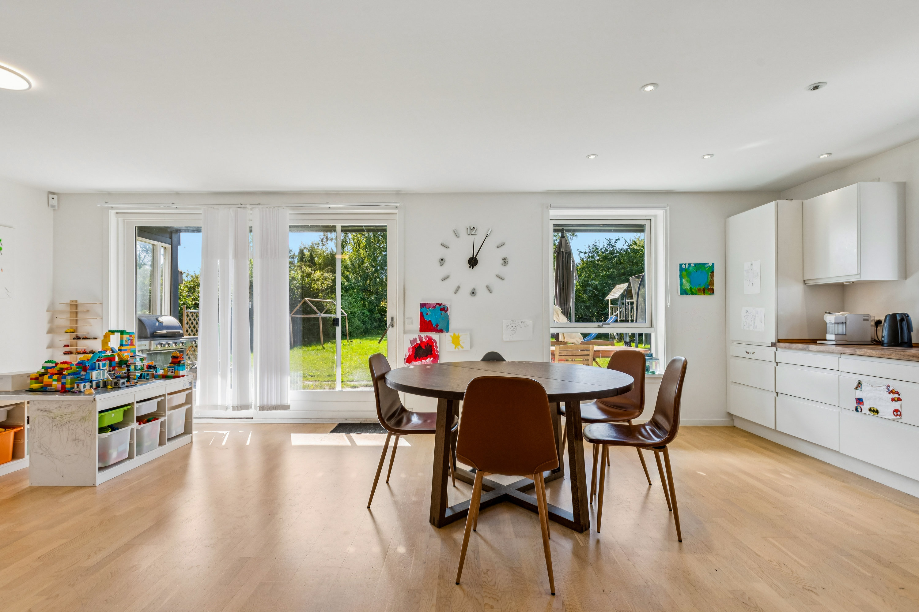 Fremhævet stue billede i fuldskærmstilstand. Billede af Værebrovej 65, 2880 Bagsværd