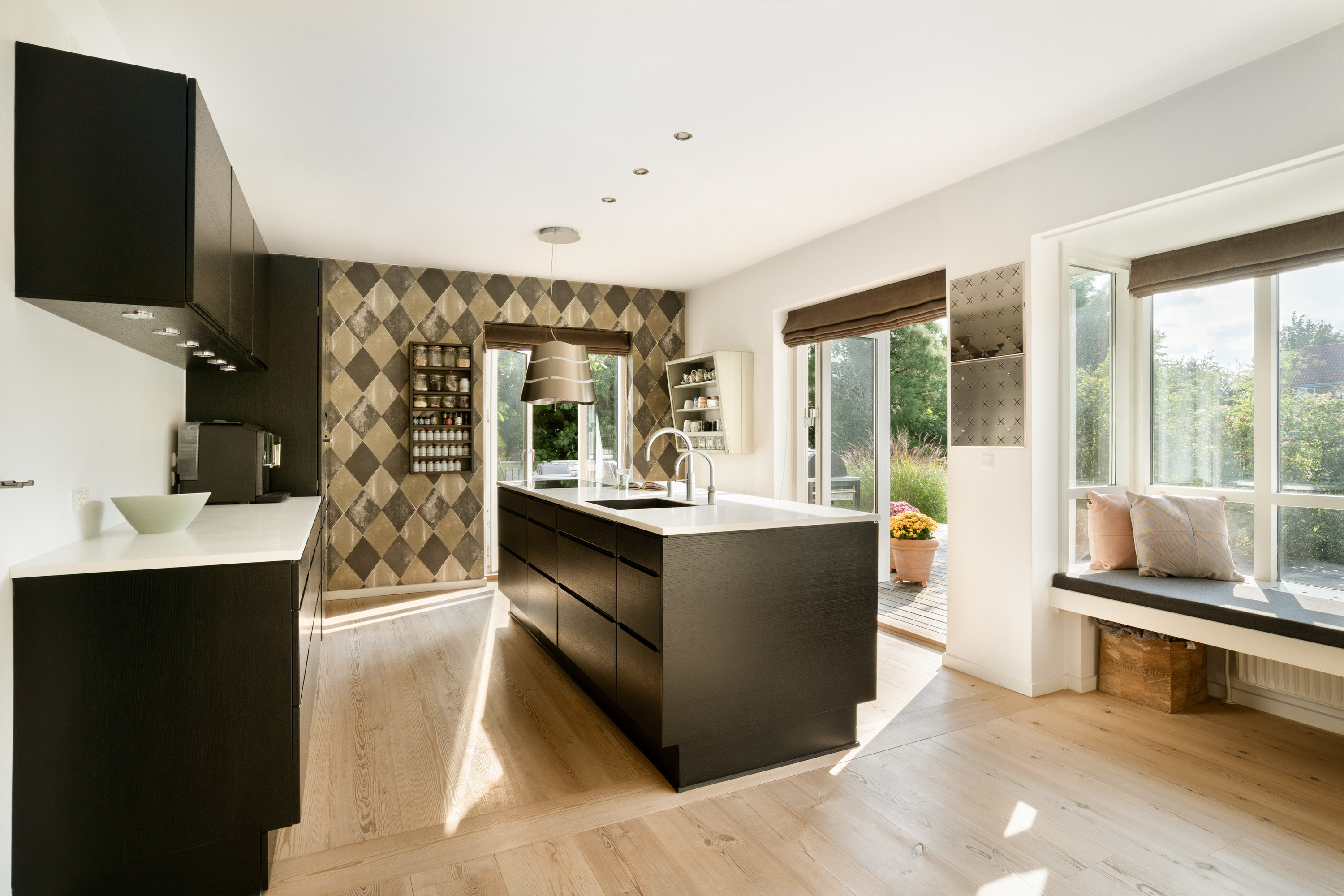 Fremhævet  billede i fuldskærmstilstand. Billede af Under Lindene 1, 2840 Holte