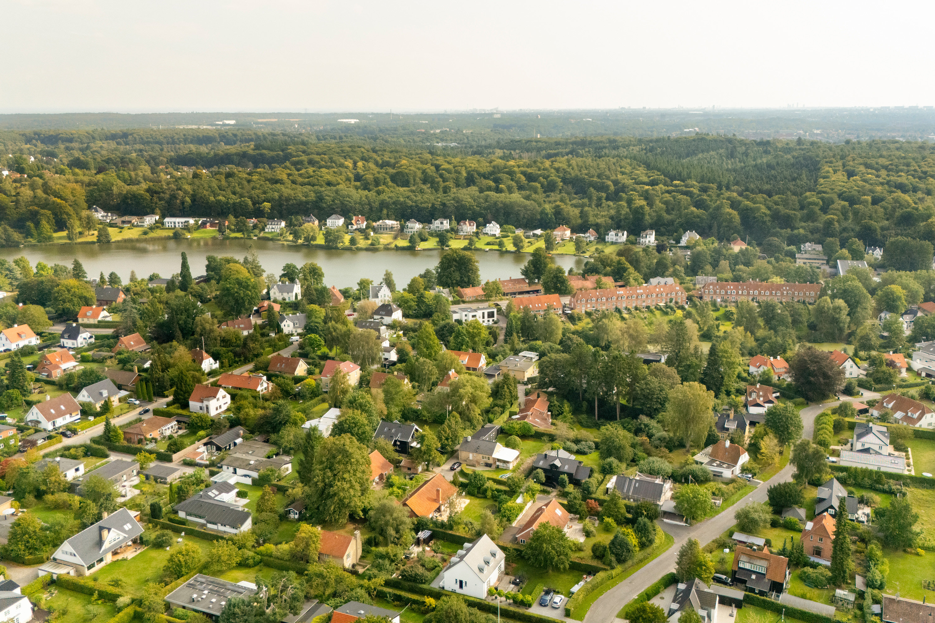 Fremhævet  billede i fuldskærmstilstand. Billede af Under Lindene 1, 2840 Holte