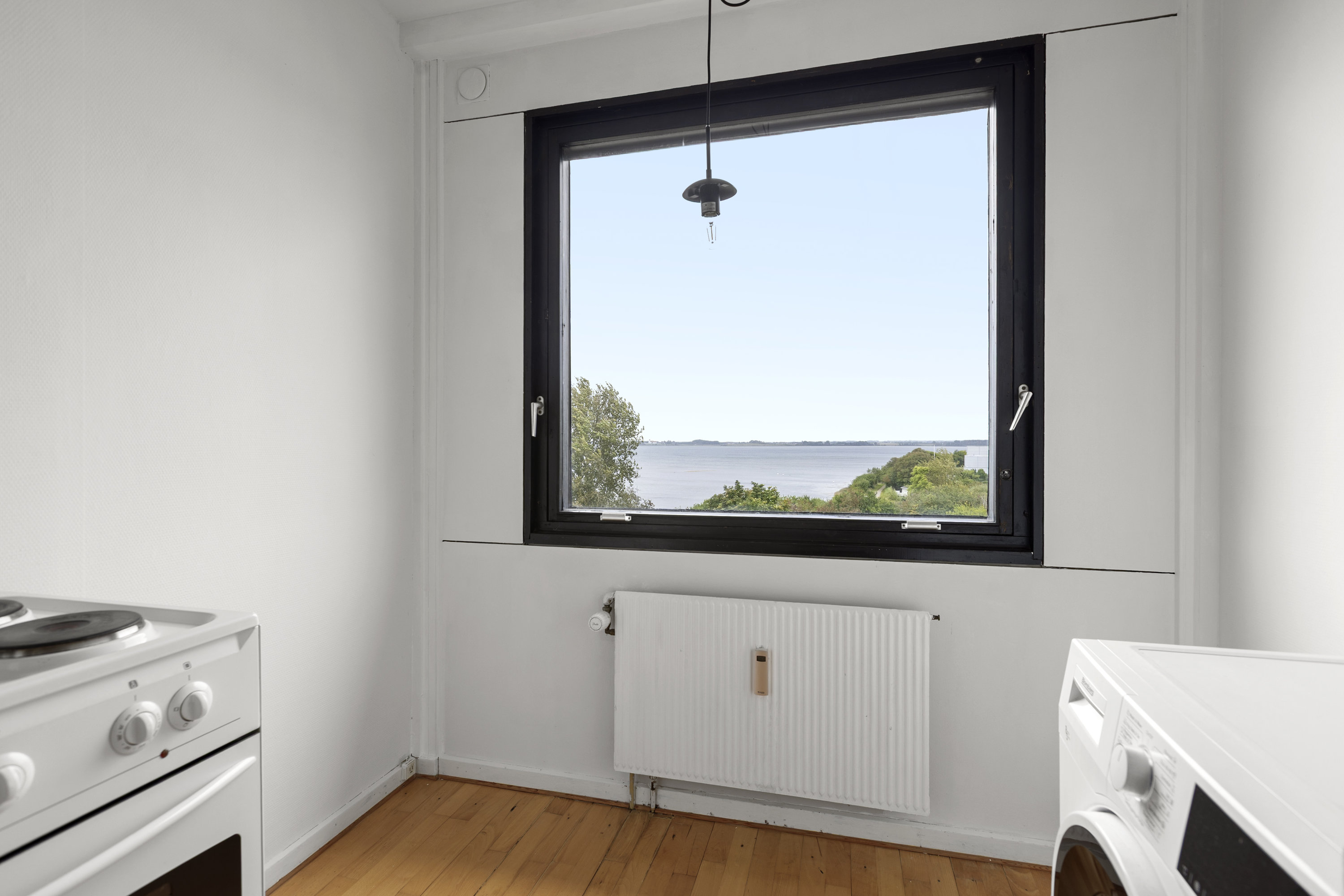 Fremhævet køkken billede i fuldskærmstilstand. Billede af Tyreengen 2, 3. th., 4220 Korsør